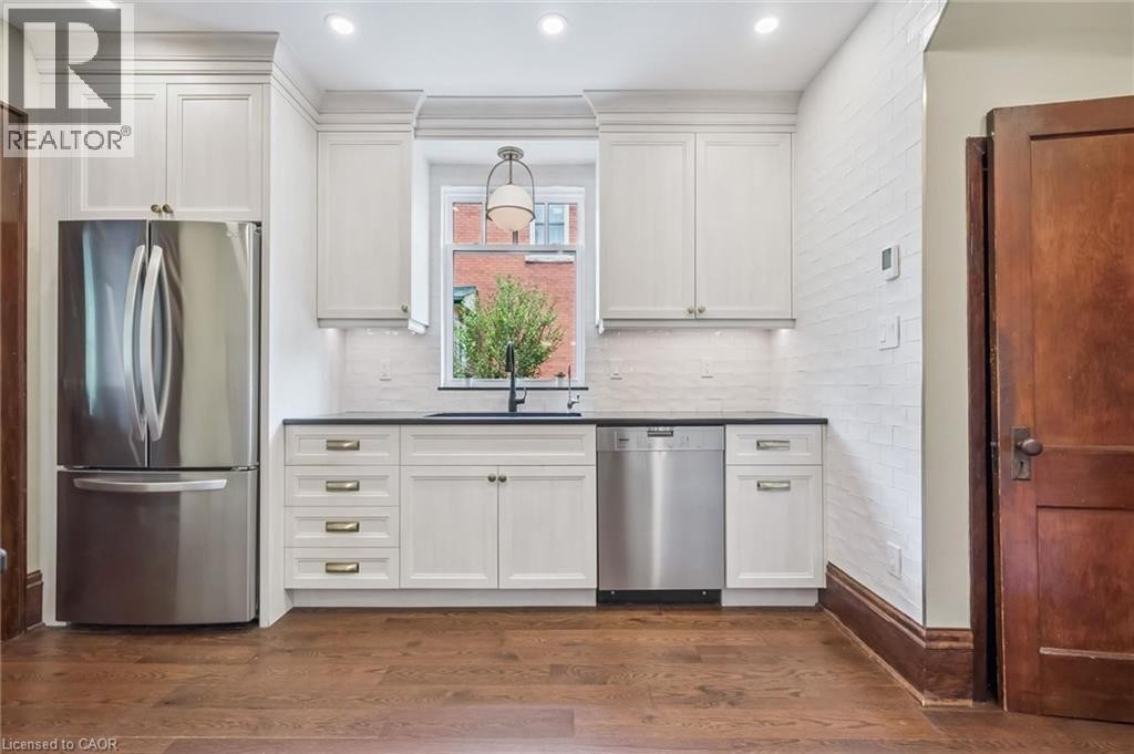 












83 DURHAM Street

,
Guelph,




Ontario
N1H2Y4

