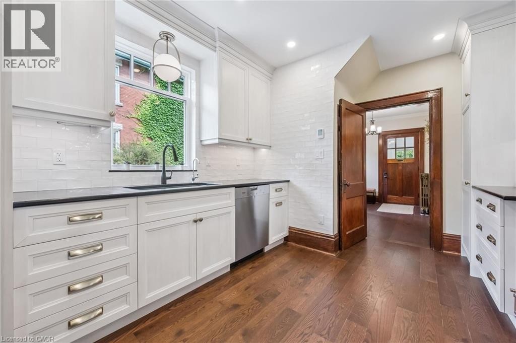 












83 DURHAM Street

,
Guelph,




Ontario
N1H2Y4

