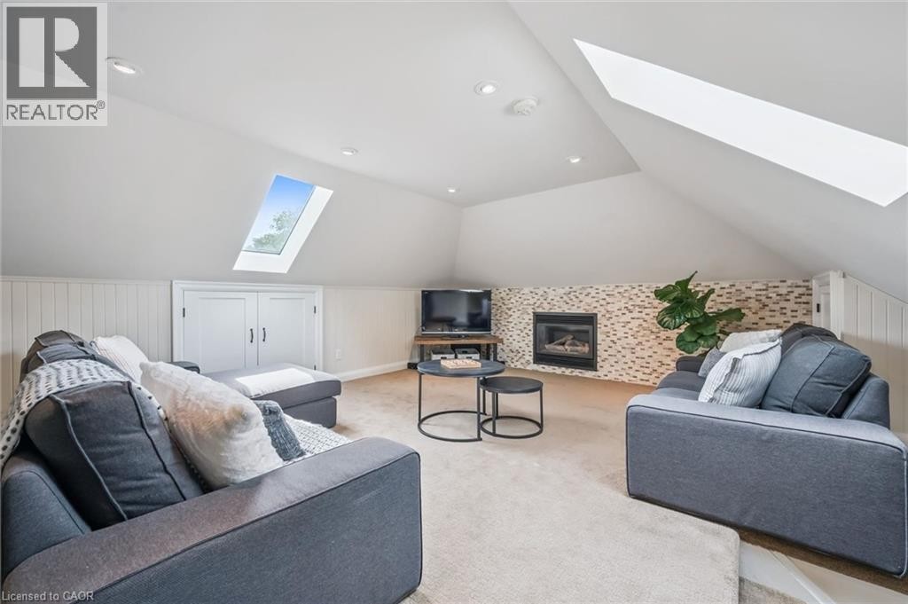 












83 DURHAM Street

,
Guelph,




Ontario
N1H2Y4

