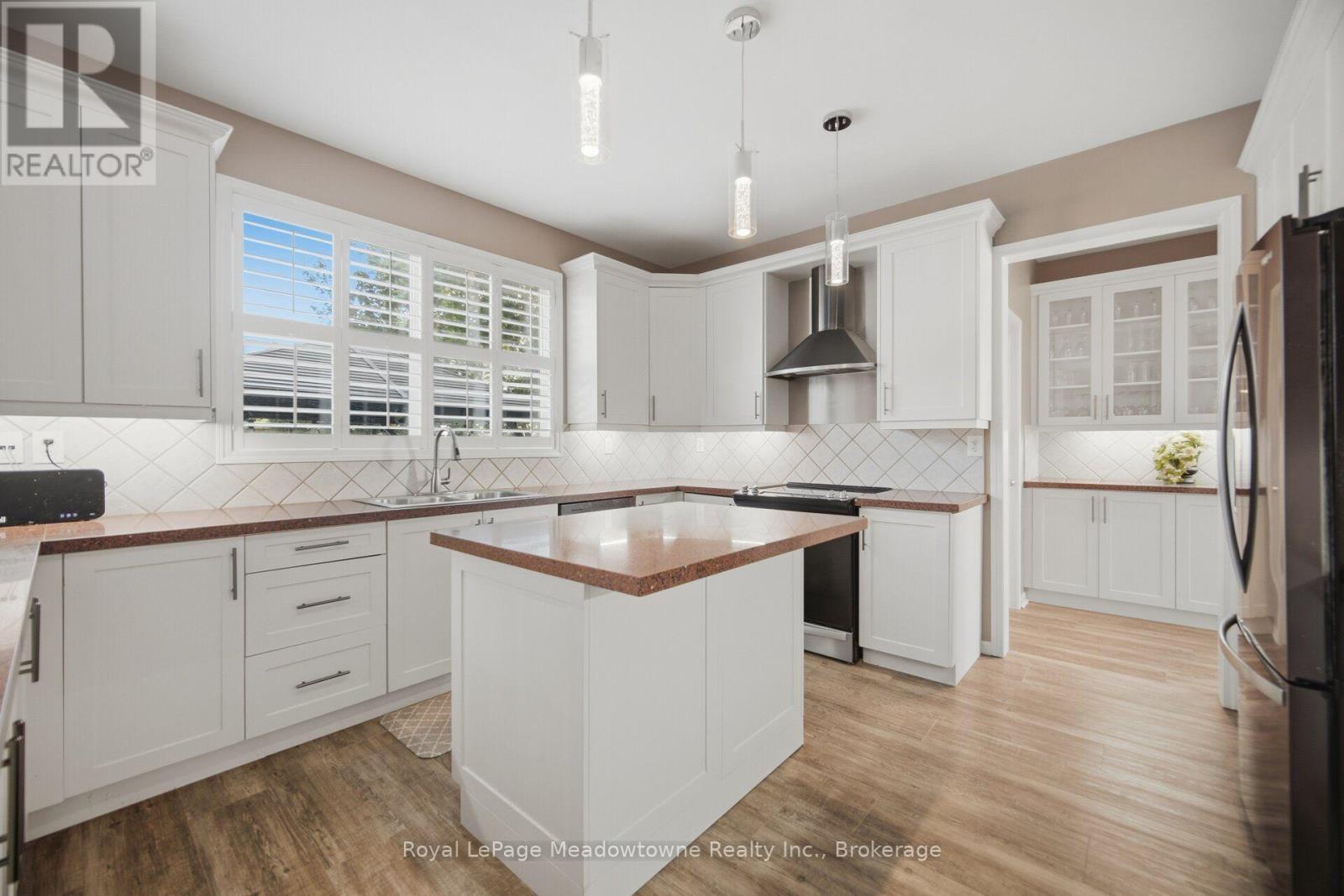 












1406 HEARST BOULEVARD

,
Milton (BE Beaty),




Ontario
L9T6M6

