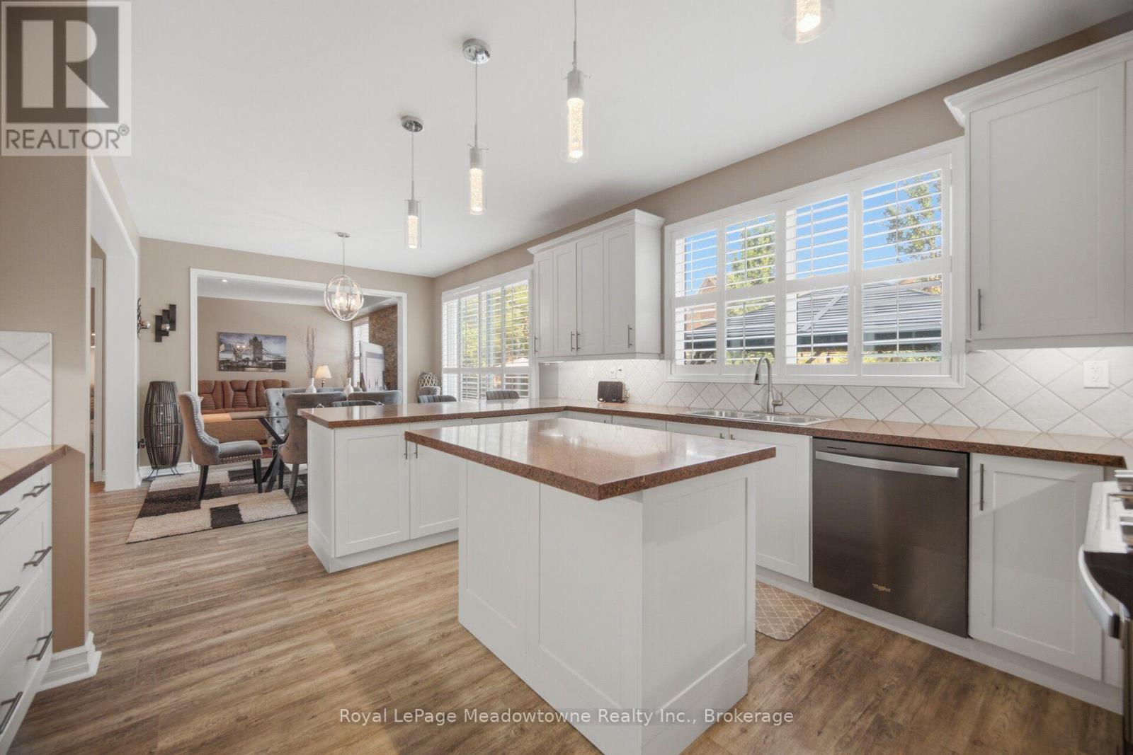 












1406 HEARST BOULEVARD

,
Milton (BE Beaty),




Ontario
L9T6M6

