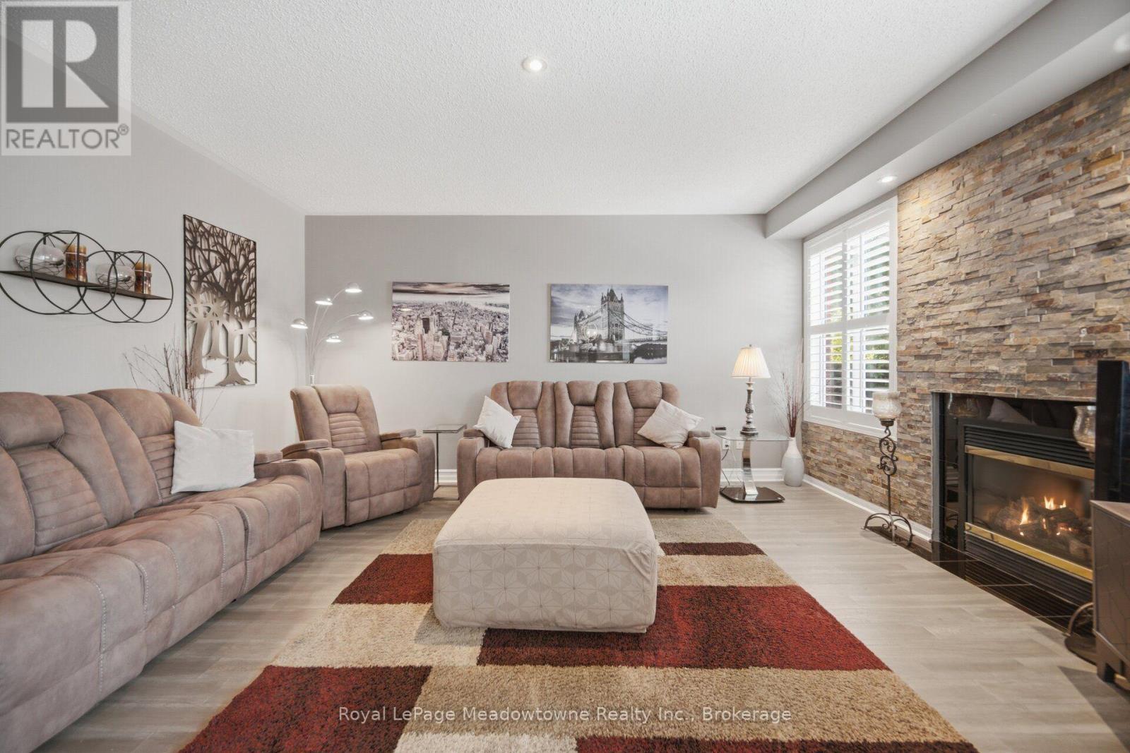 












1406 HEARST BOULEVARD

,
Milton (BE Beaty),




Ontario
L9T6M6

