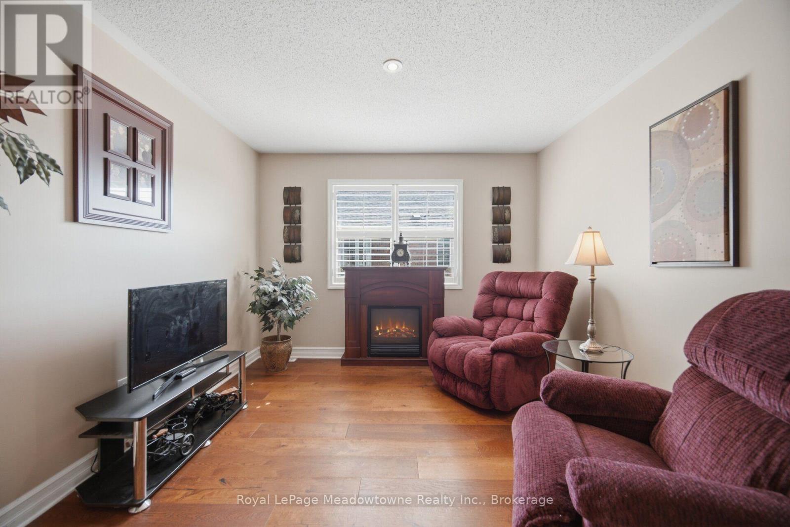 












1406 HEARST BOULEVARD

,
Milton (BE Beaty),




Ontario
L9T6M6

