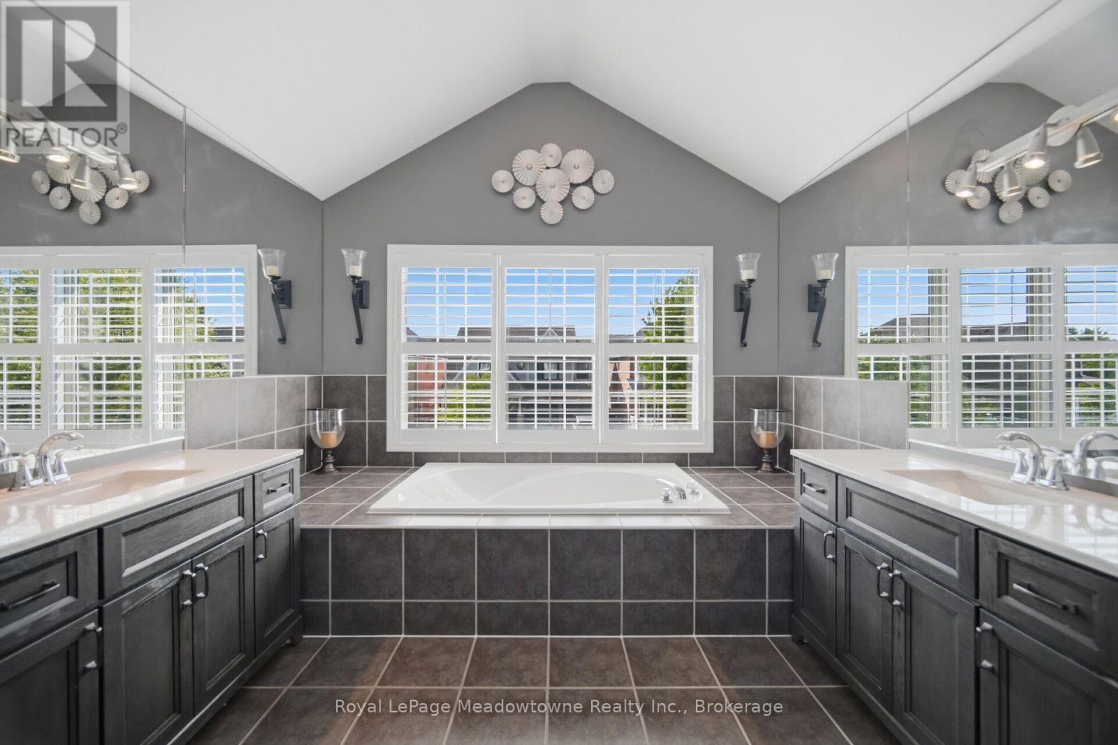 












1406 HEARST BOULEVARD

,
Milton (BE Beaty),




Ontario
L9T6M6

