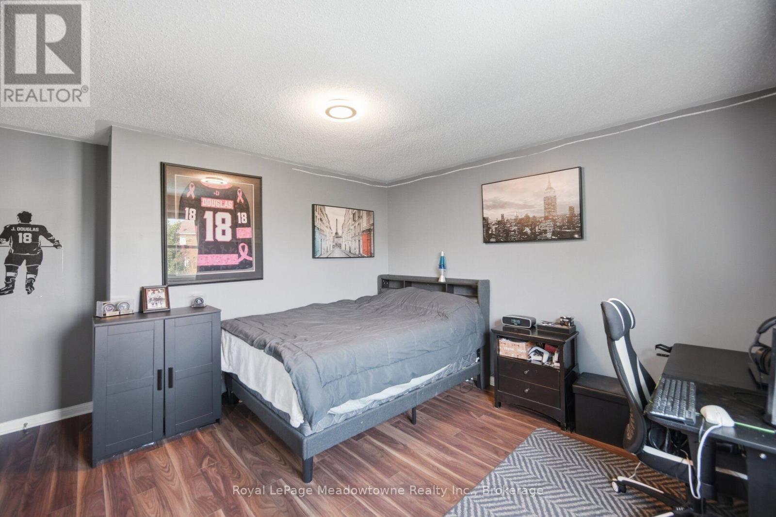 












1406 HEARST BOULEVARD

,
Milton (BE Beaty),




Ontario
L9T6M6

