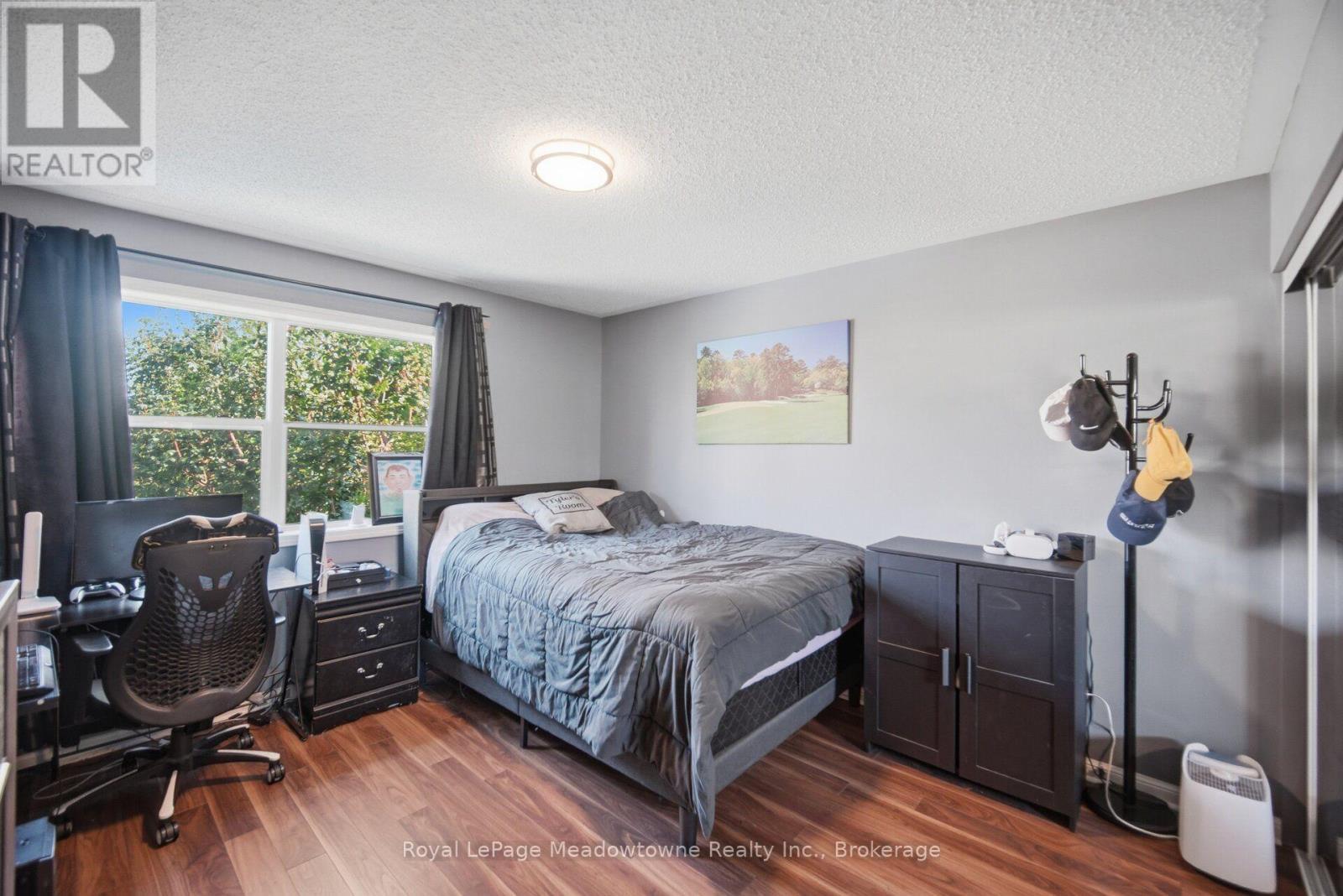 












1406 HEARST BOULEVARD

,
Milton (BE Beaty),




Ontario
L9T6M6

