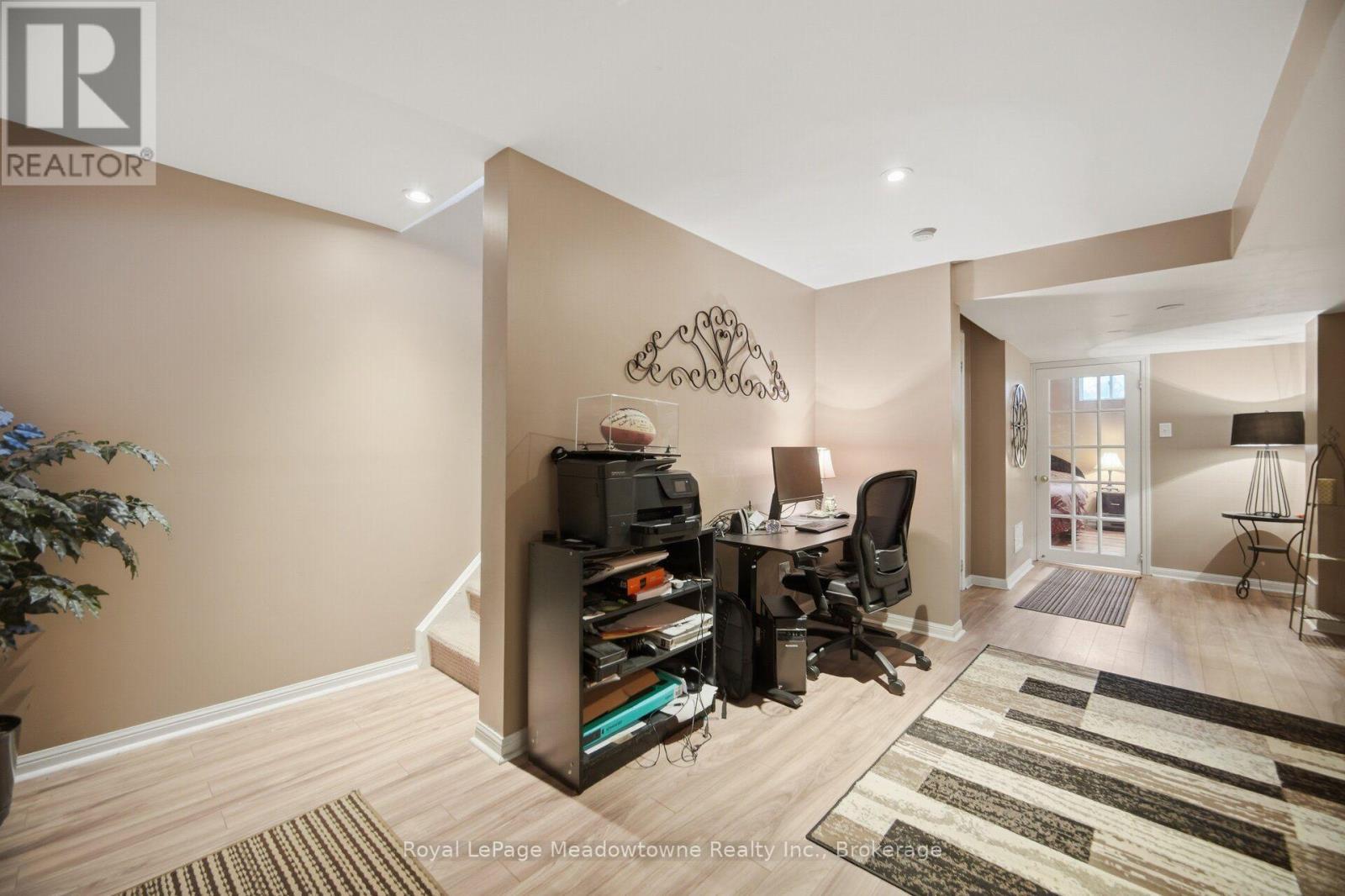












1406 HEARST BOULEVARD

,
Milton (BE Beaty),




Ontario
L9T6M6

