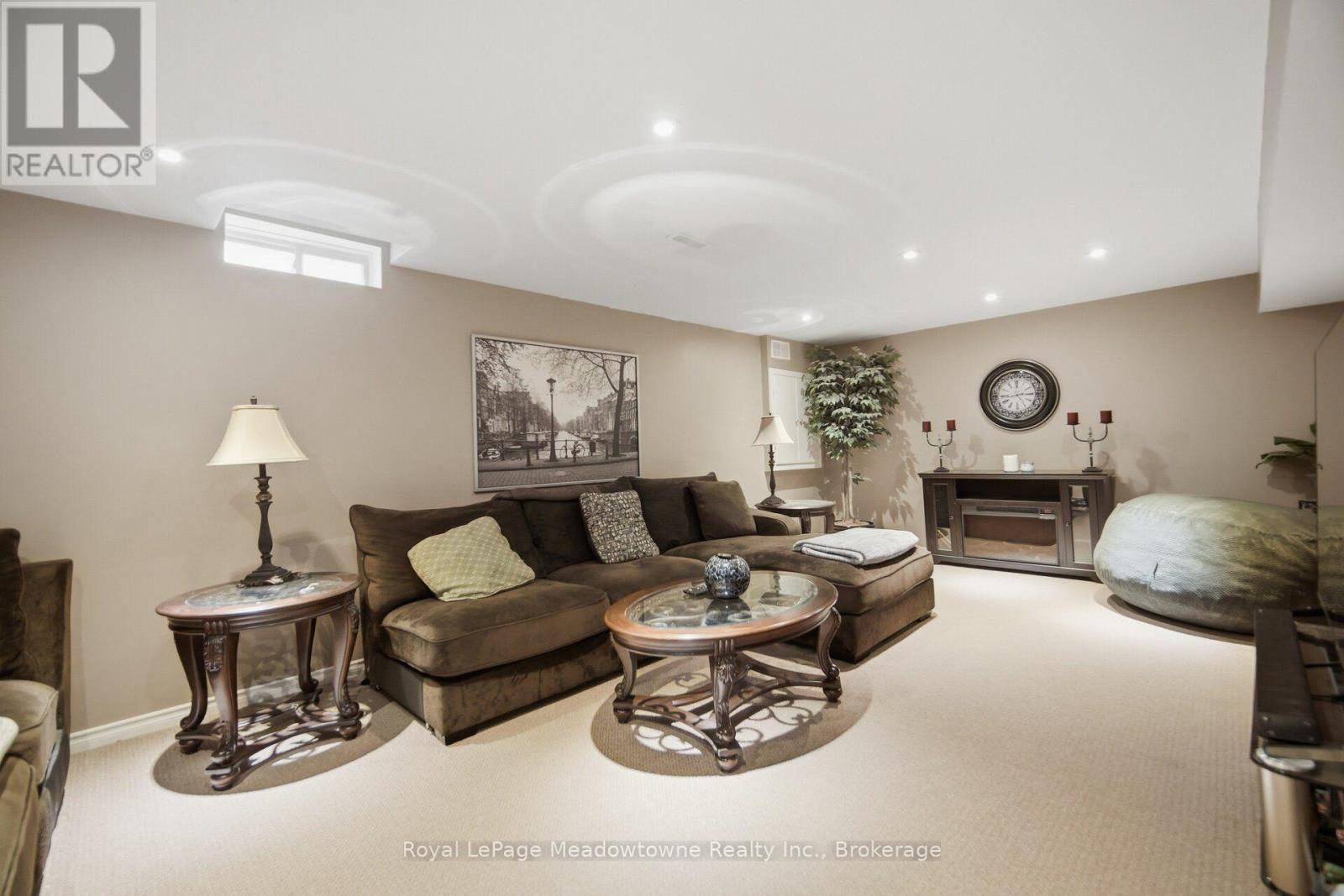 












1406 HEARST BOULEVARD

,
Milton (BE Beaty),




Ontario
L9T6M6

