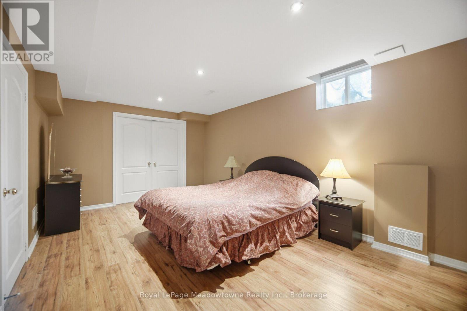 












1406 HEARST BOULEVARD

,
Milton (BE Beaty),




Ontario
L9T6M6

