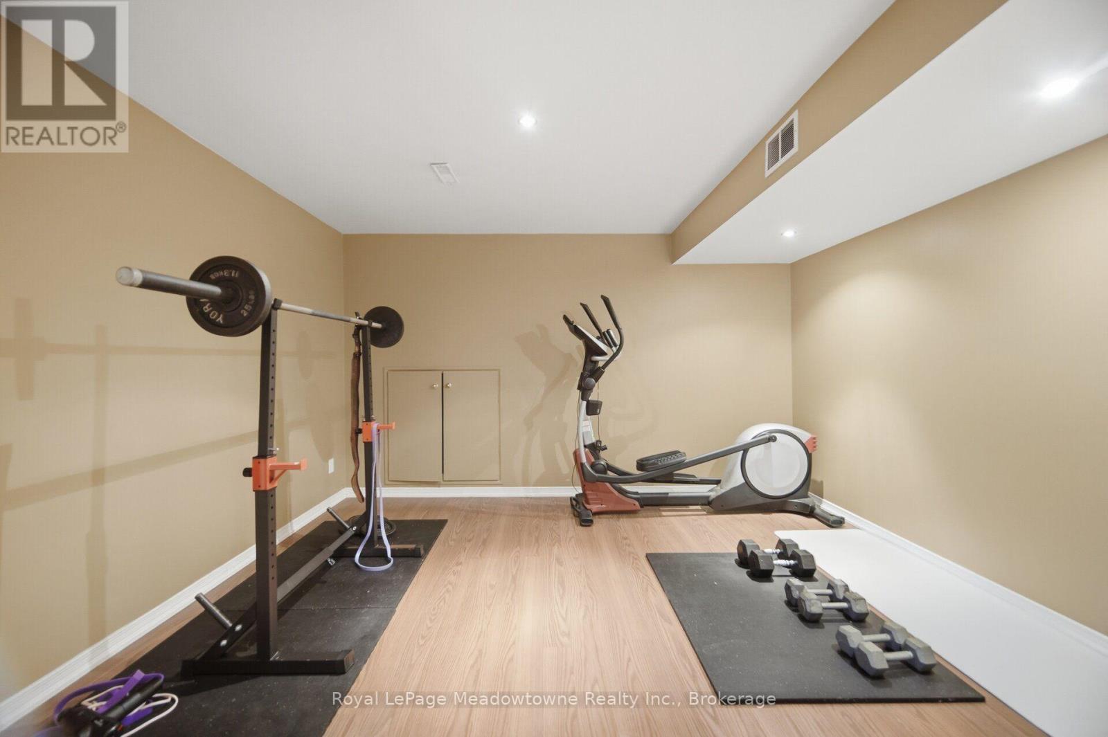 












1406 HEARST BOULEVARD

,
Milton (BE Beaty),




Ontario
L9T6M6

