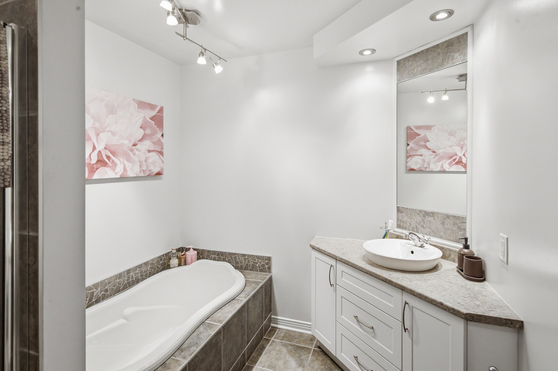 









10


Rue de la Cime

,
Gatineau (Hull),




QC
J8Z3N8

