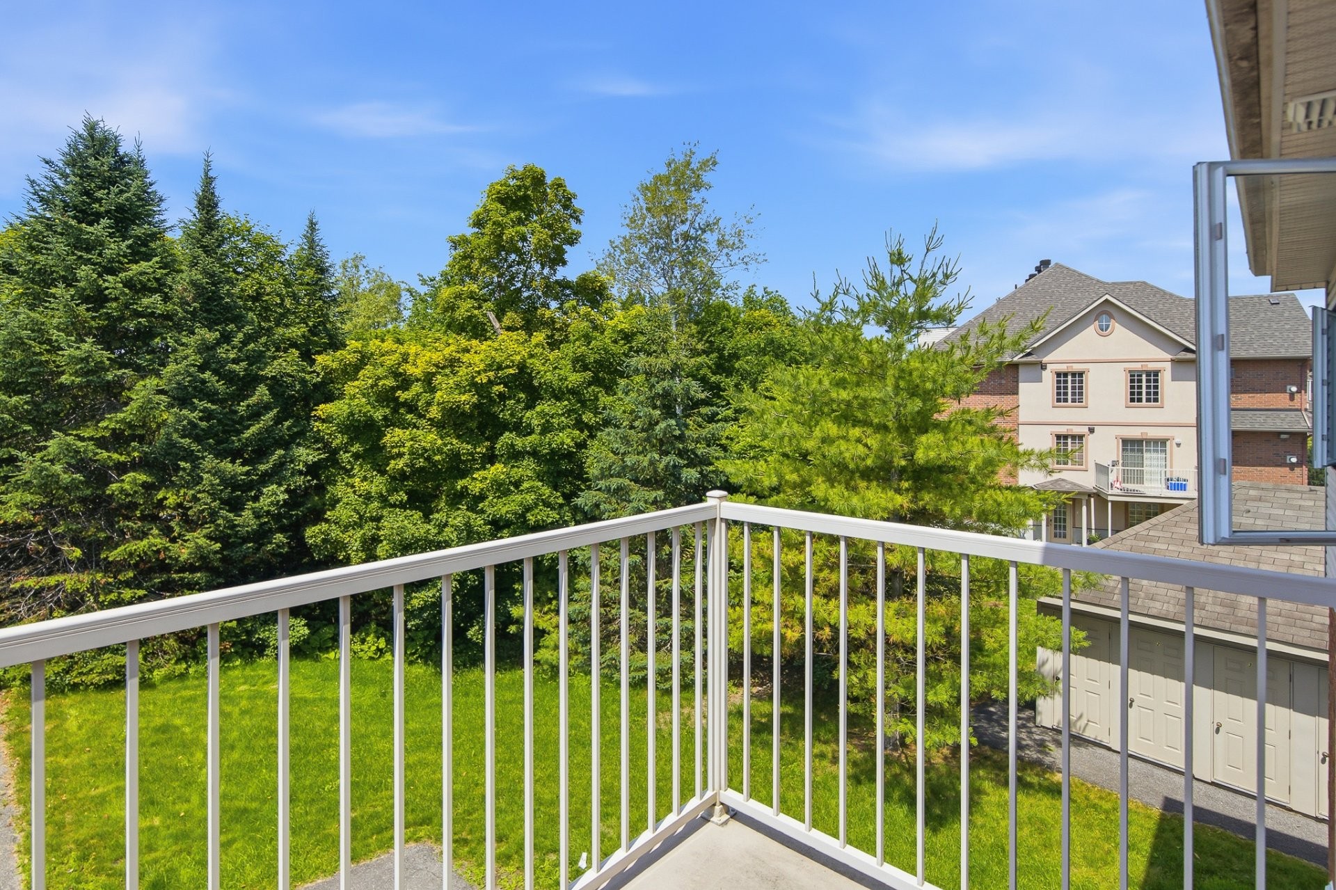 









10


Rue de la Cime

,
Gatineau (Hull),




QC
J8Z3N8

