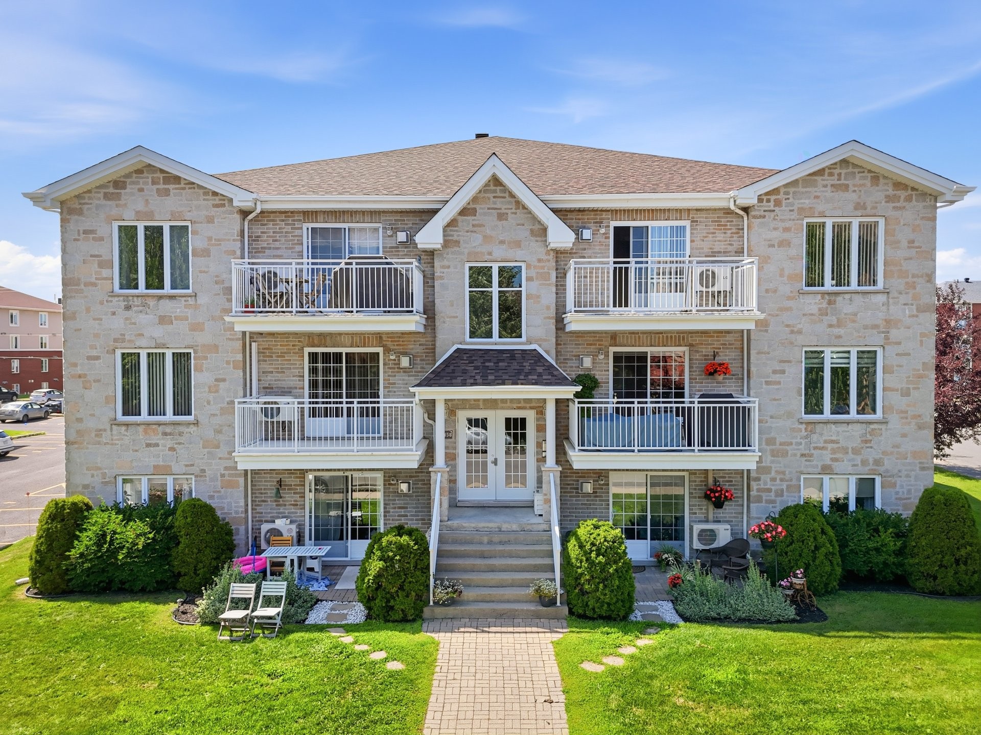 









2158


Rue Racine

, 104,
Longueuil (Saint-Hubert),




QC
J3Y0A7


