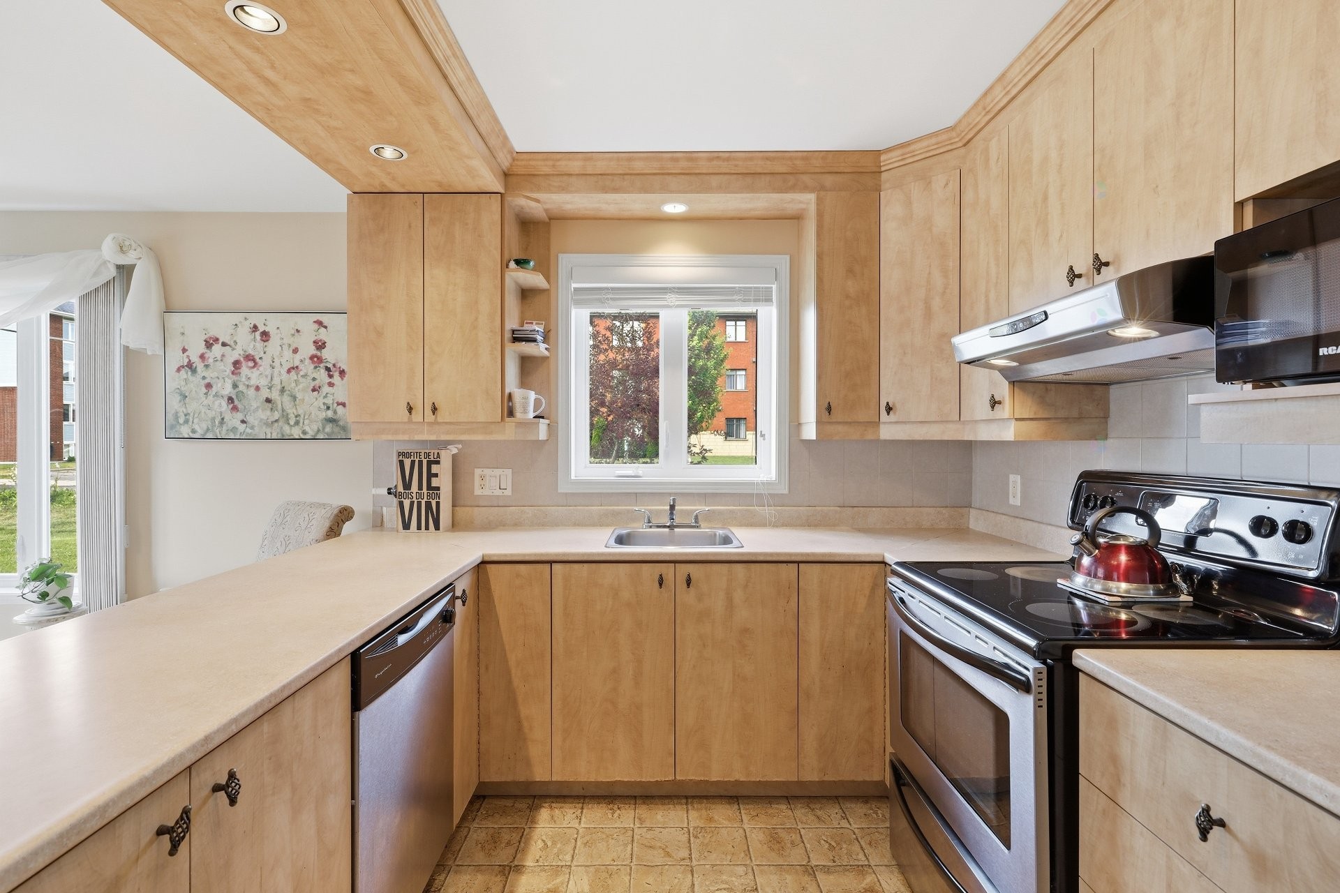 









2158


Rue Racine

, 104,
Longueuil (Saint-Hubert),




QC
J3Y0A7

