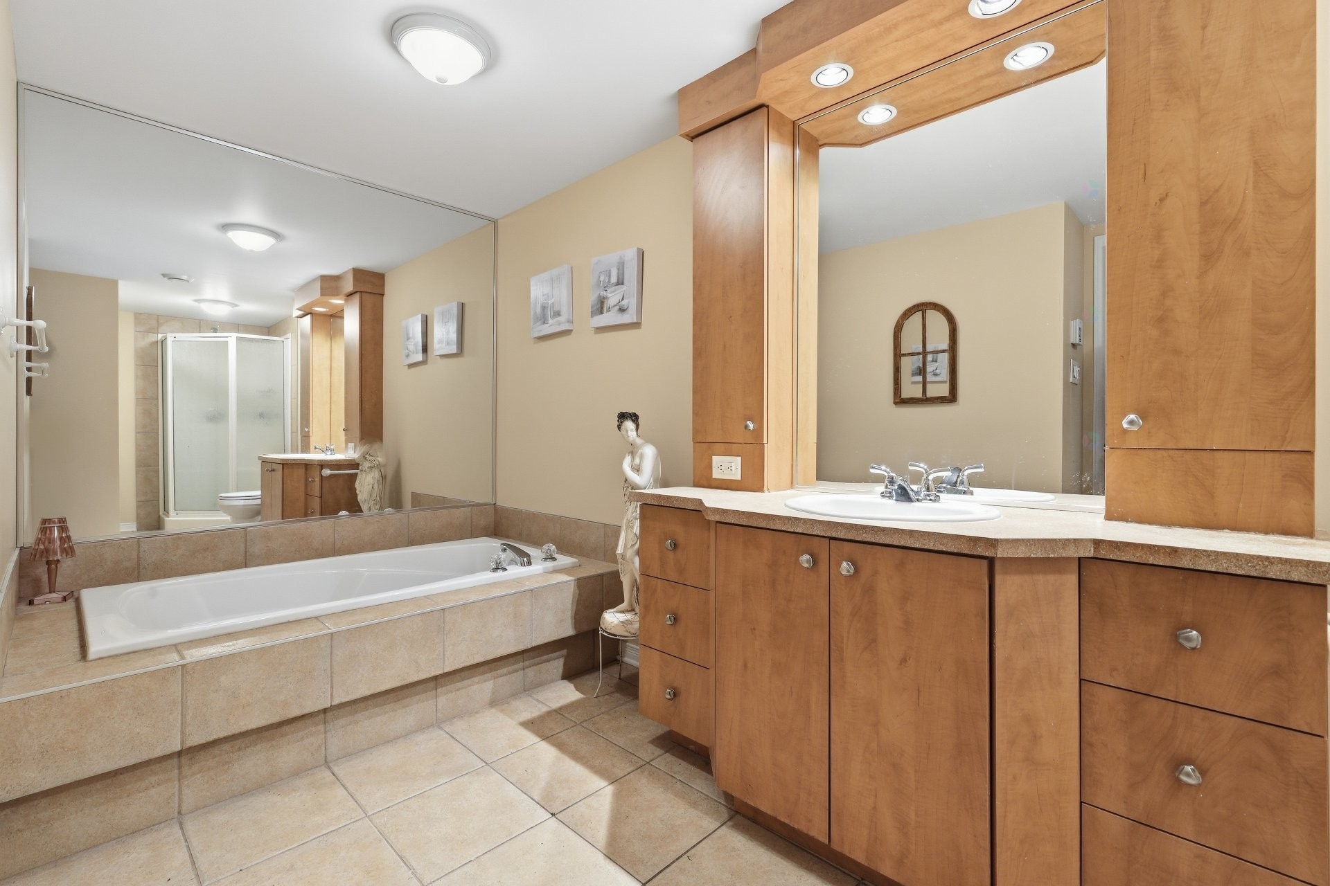









2158


Rue Racine

, 104,
Longueuil (Saint-Hubert),




QC
J3Y0A7

