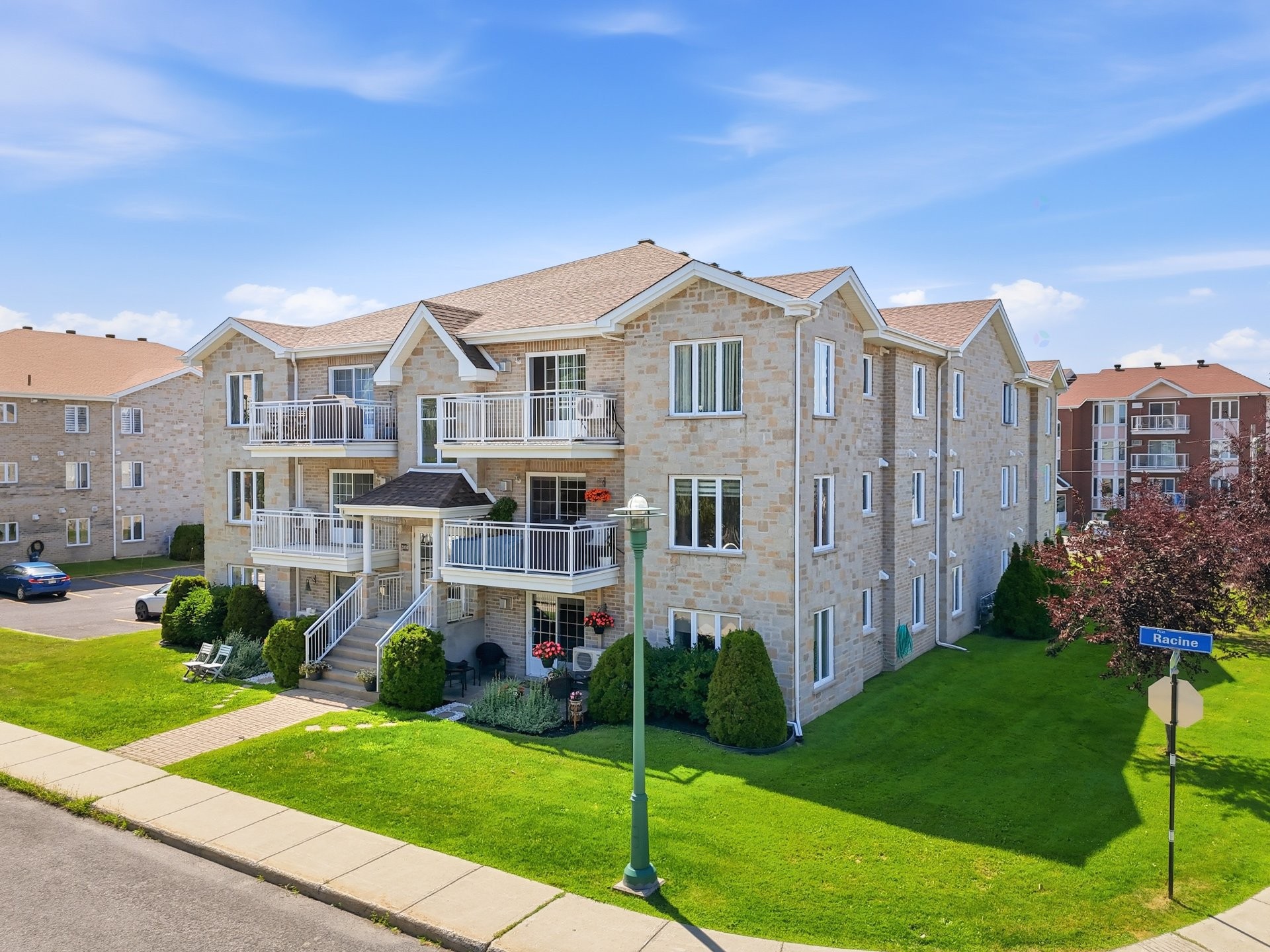 









2158


Rue Racine

, 104,
Longueuil (Saint-Hubert),




QC
J3Y0A7

