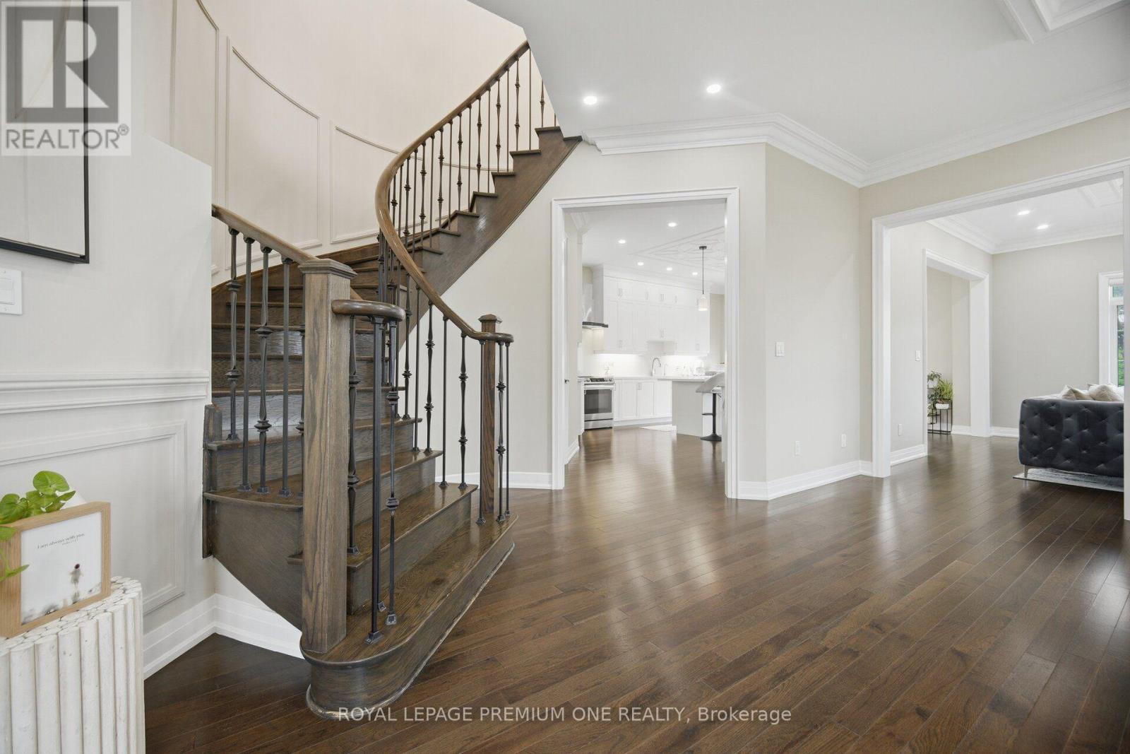 












163 MUIRFIELD DRIVE

,
Barrie,




Ontario
L4N5S4


