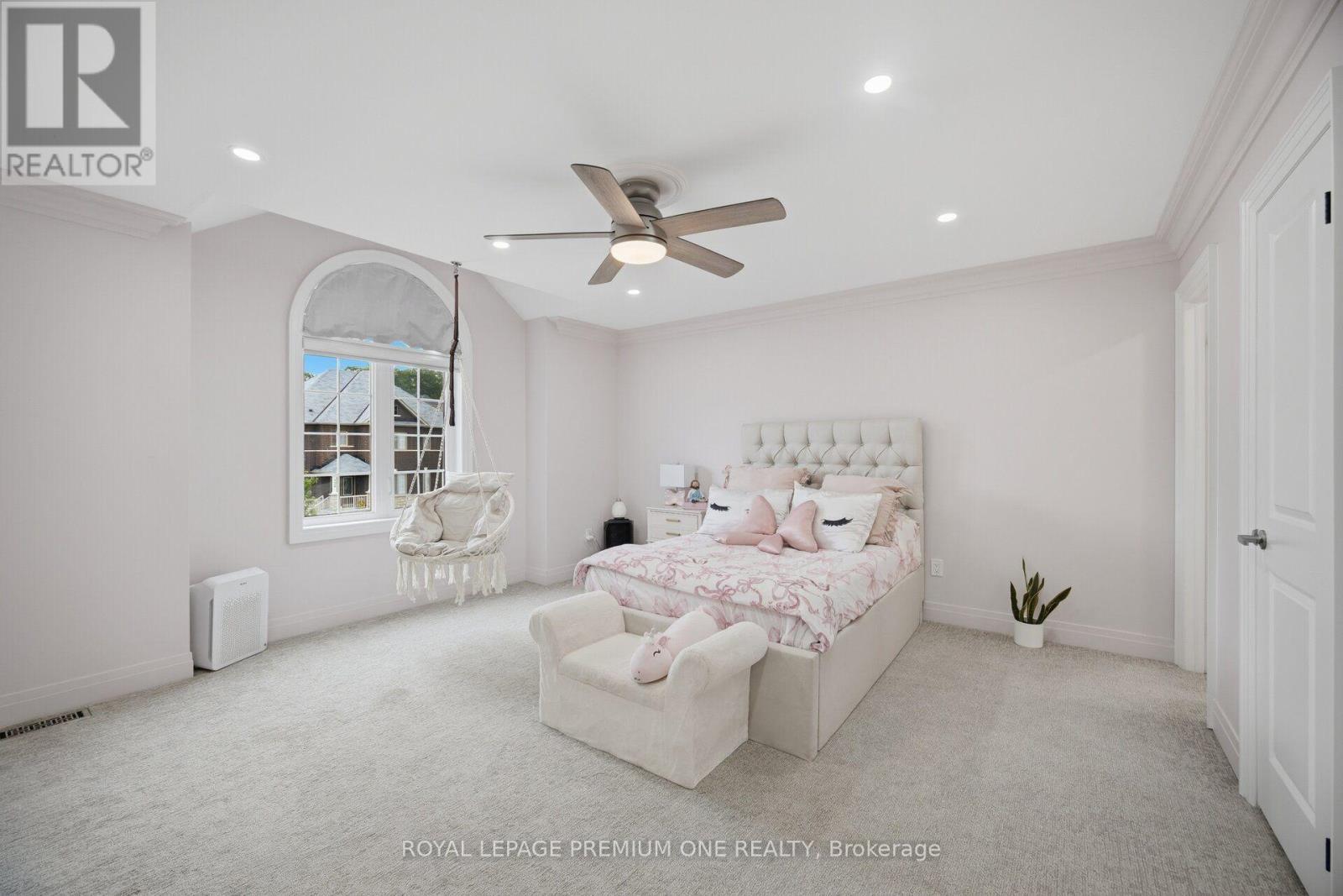 












163 MUIRFIELD DRIVE

,
Barrie,




Ontario
L4N5S4

