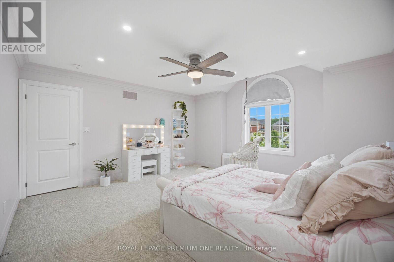 












163 MUIRFIELD DRIVE

,
Barrie,




Ontario
L4N5S4

