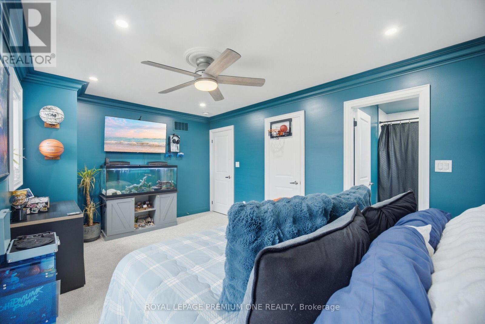 












163 MUIRFIELD DRIVE

,
Barrie,




Ontario
L4N5S4

