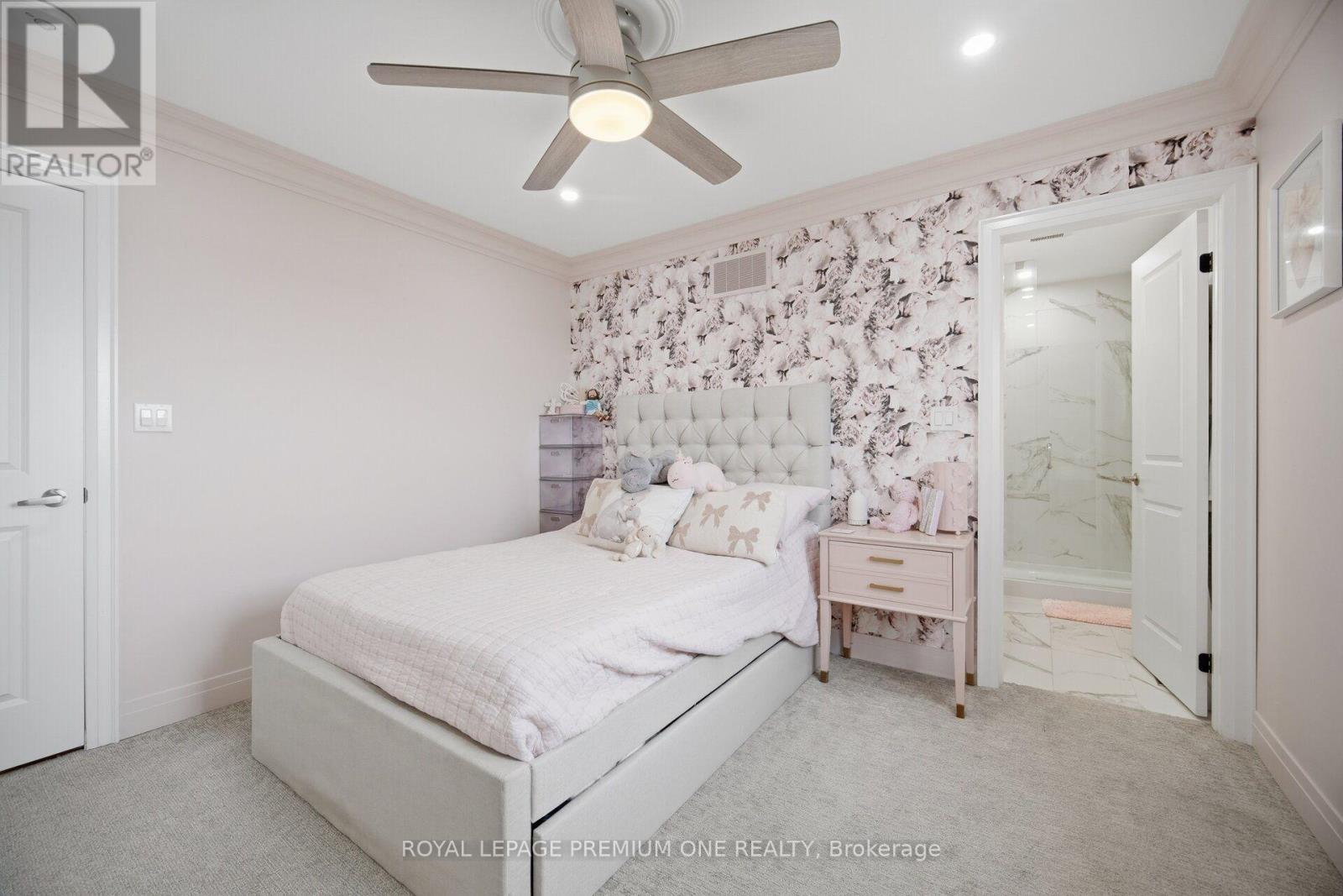 












163 MUIRFIELD DRIVE

,
Barrie,




Ontario
L4N5S4

