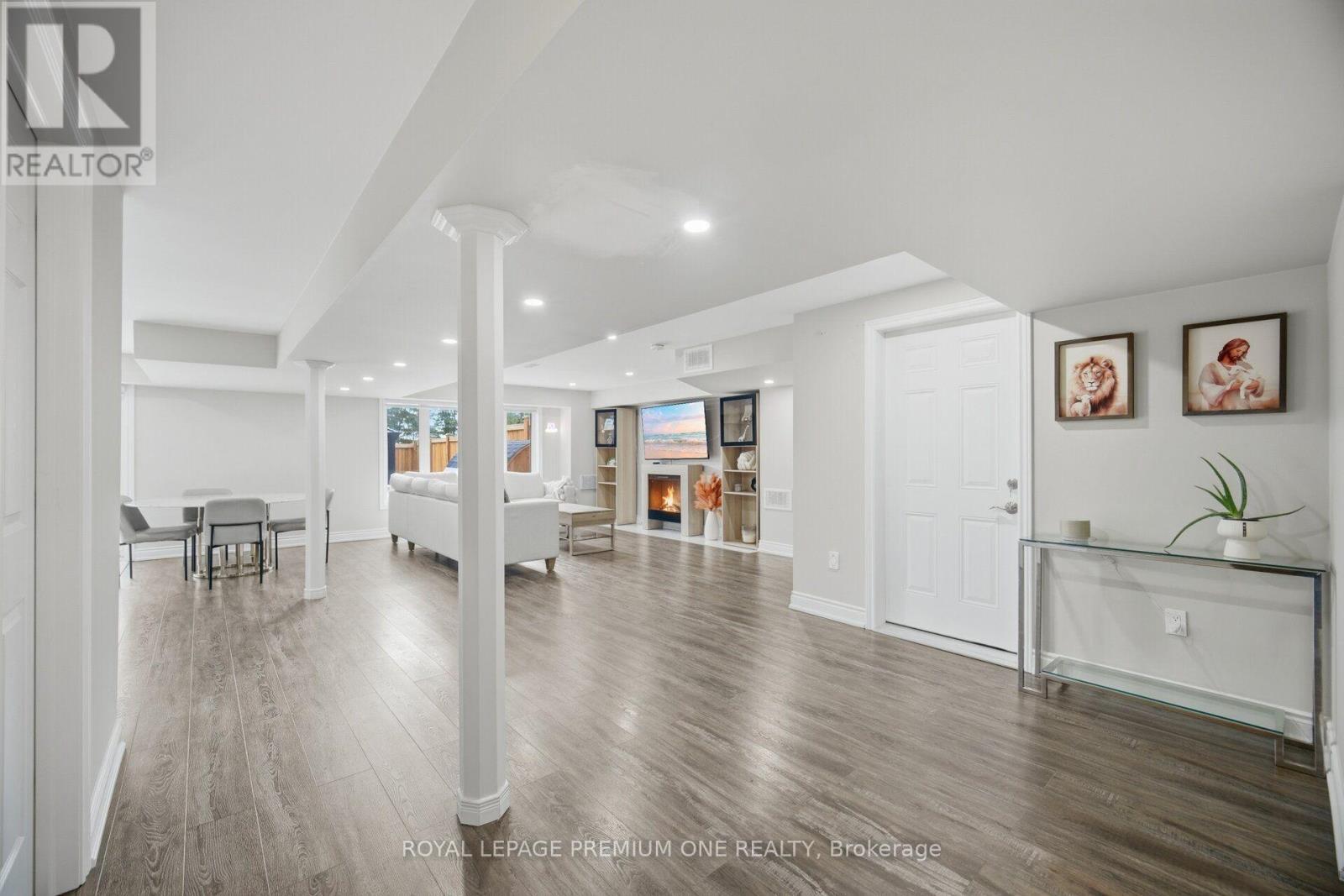 












163 MUIRFIELD DRIVE

,
Barrie,




Ontario
L4N5S4


