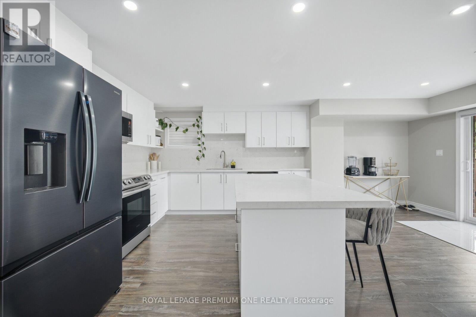 












163 MUIRFIELD DRIVE

,
Barrie,




Ontario
L4N5S4

