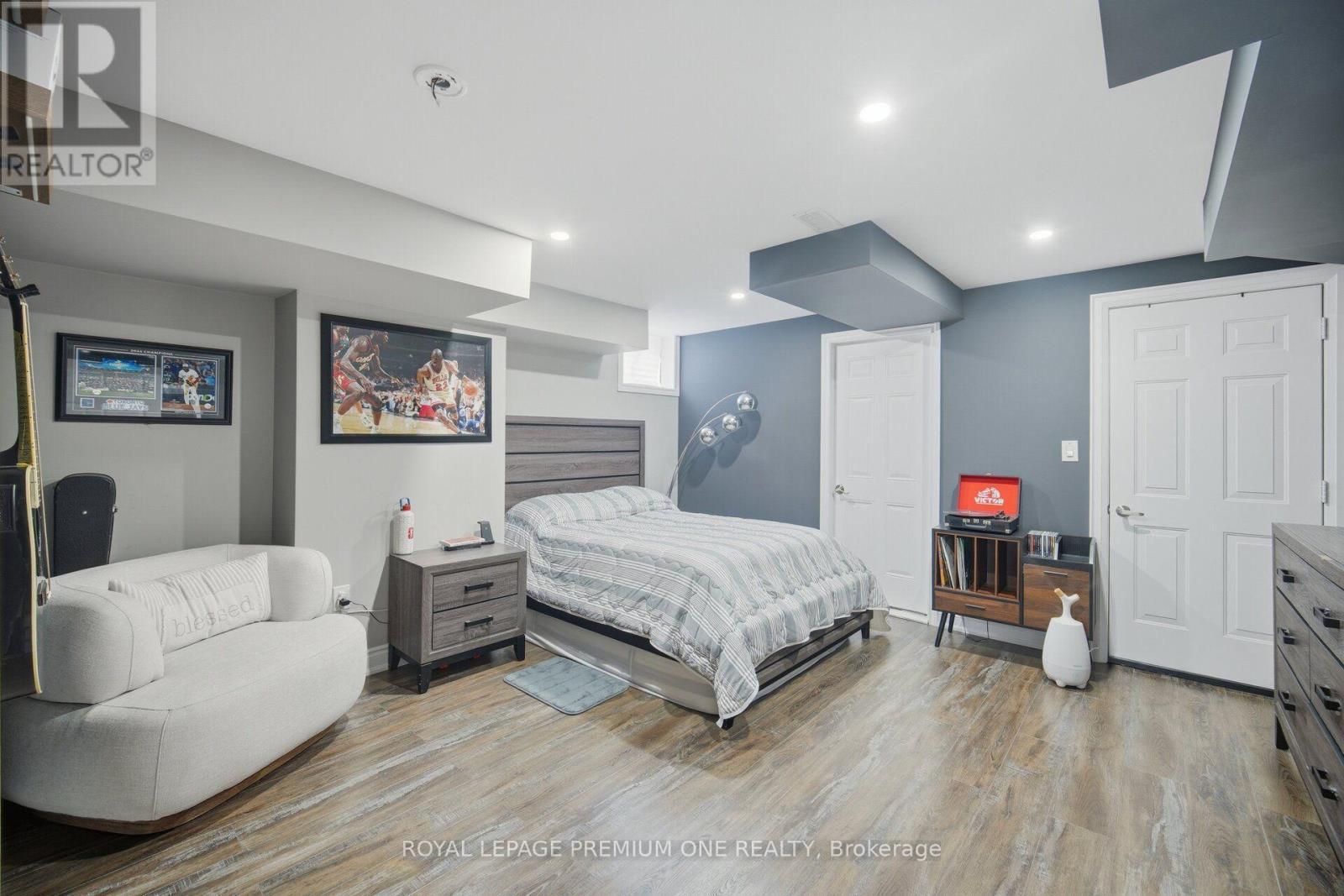 












163 MUIRFIELD DRIVE

,
Barrie,




Ontario
L4N5S4


