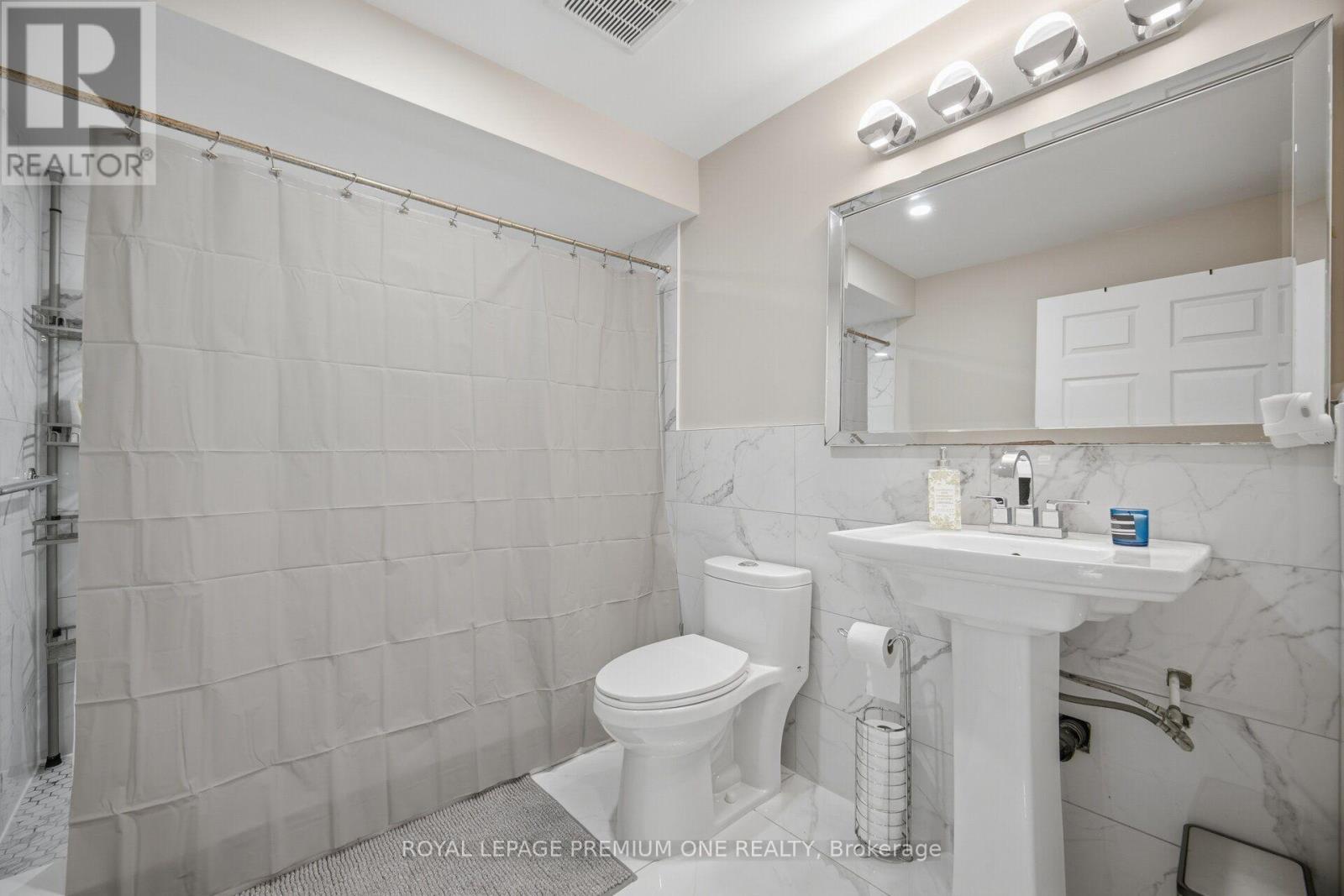 












163 MUIRFIELD DRIVE

,
Barrie,




Ontario
L4N5S4


