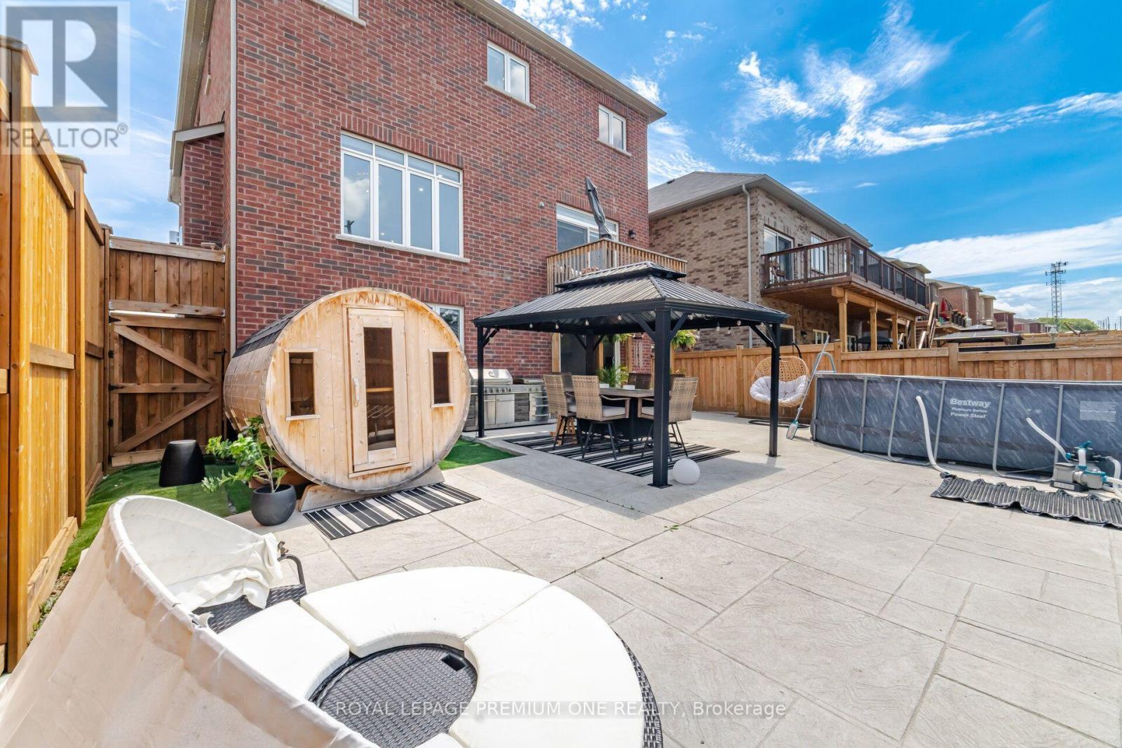 












163 MUIRFIELD DRIVE

,
Barrie,




Ontario
L4N5S4

