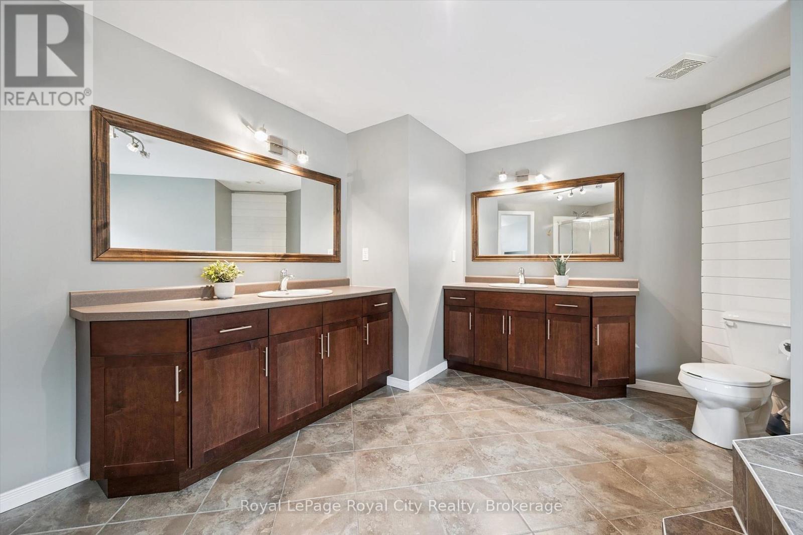 












138 FLANDERS ROAD

,
Waterloo,




Ontario
N0B1M0


