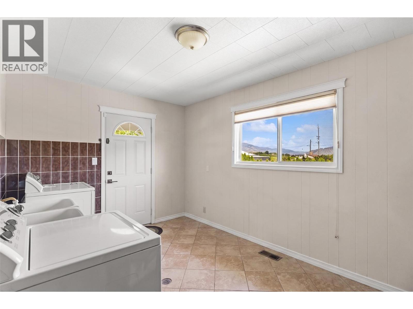 












6012 107th Street

,
Osoyoos,




British Columbia
V0H1V4

