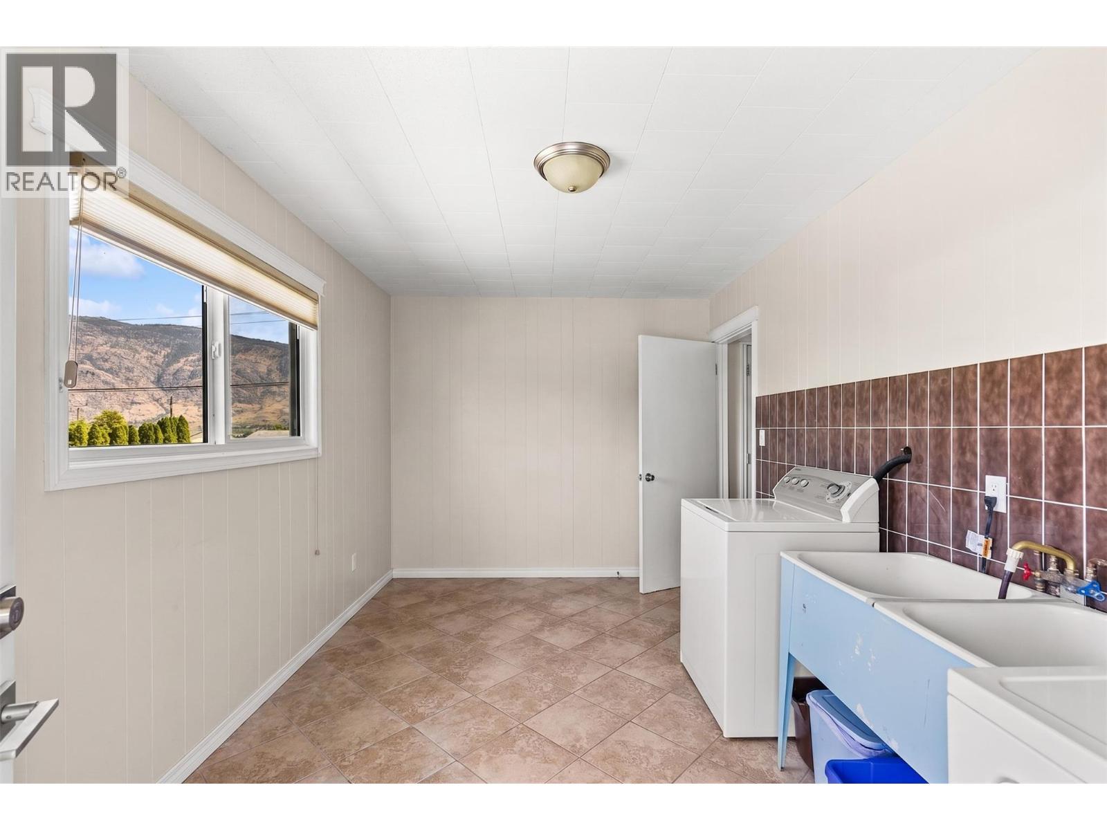 












6012 107th Street

,
Osoyoos,




British Columbia
V0H1V4

