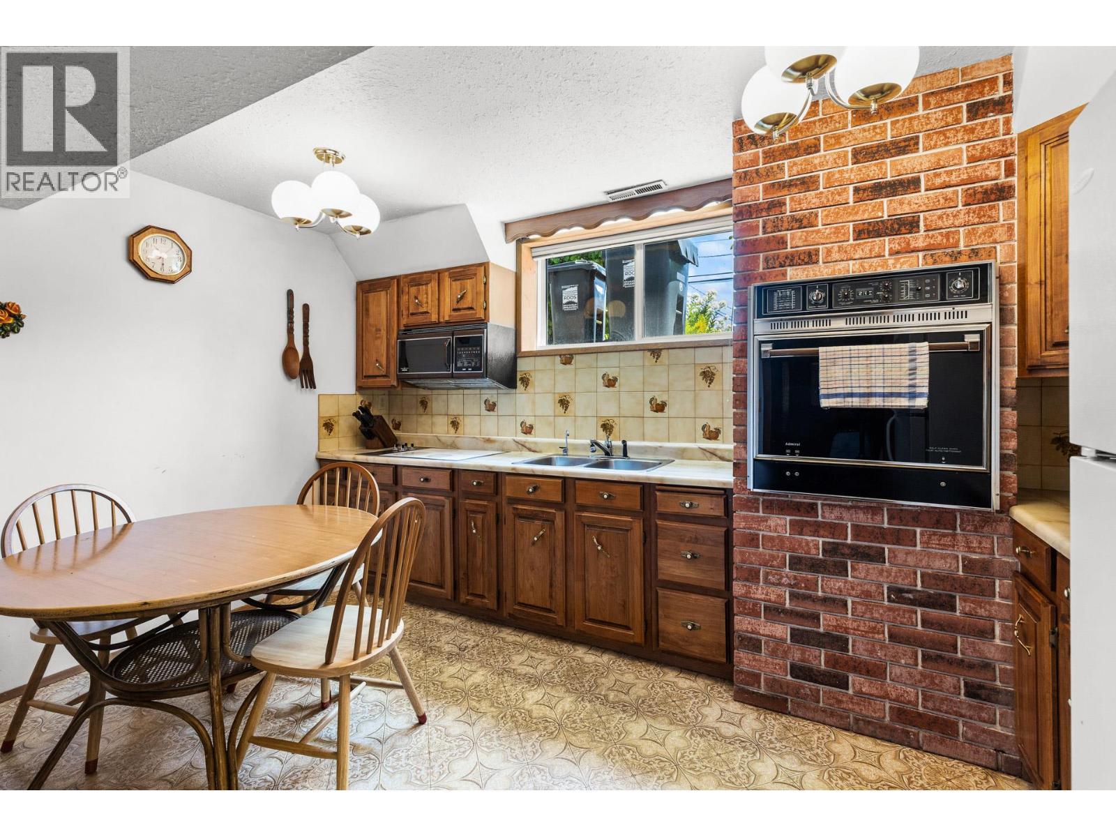 












6012 107th Street

,
Osoyoos,




British Columbia
V0H1V4

