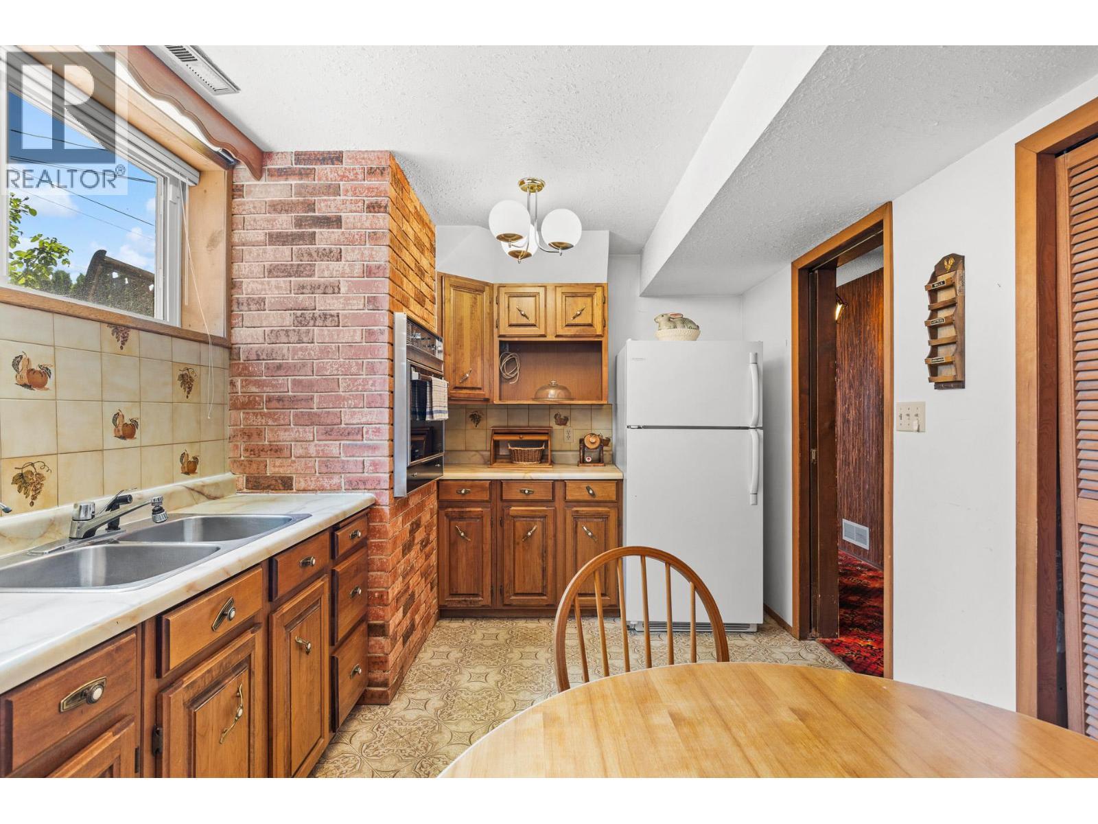 












6012 107th Street

,
Osoyoos,




British Columbia
V0H1V4

