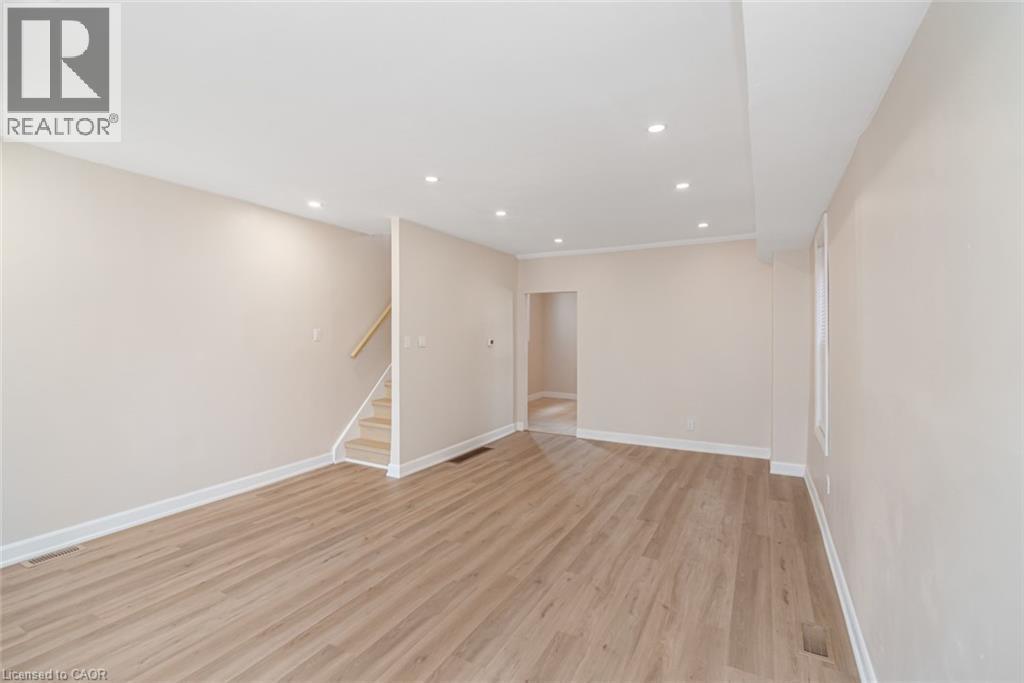 












60 KEITH Street

,
Hamilton,




Ontario
L8L3S3

