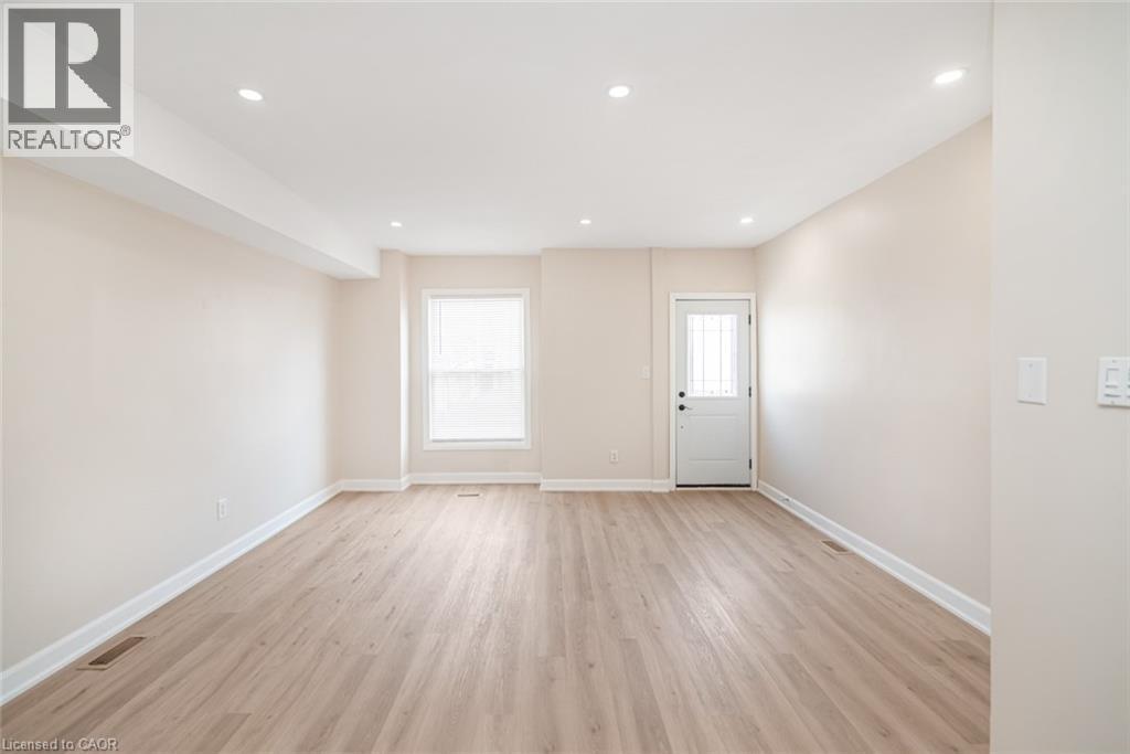 












60 KEITH Street

,
Hamilton,




Ontario
L8L3S3

