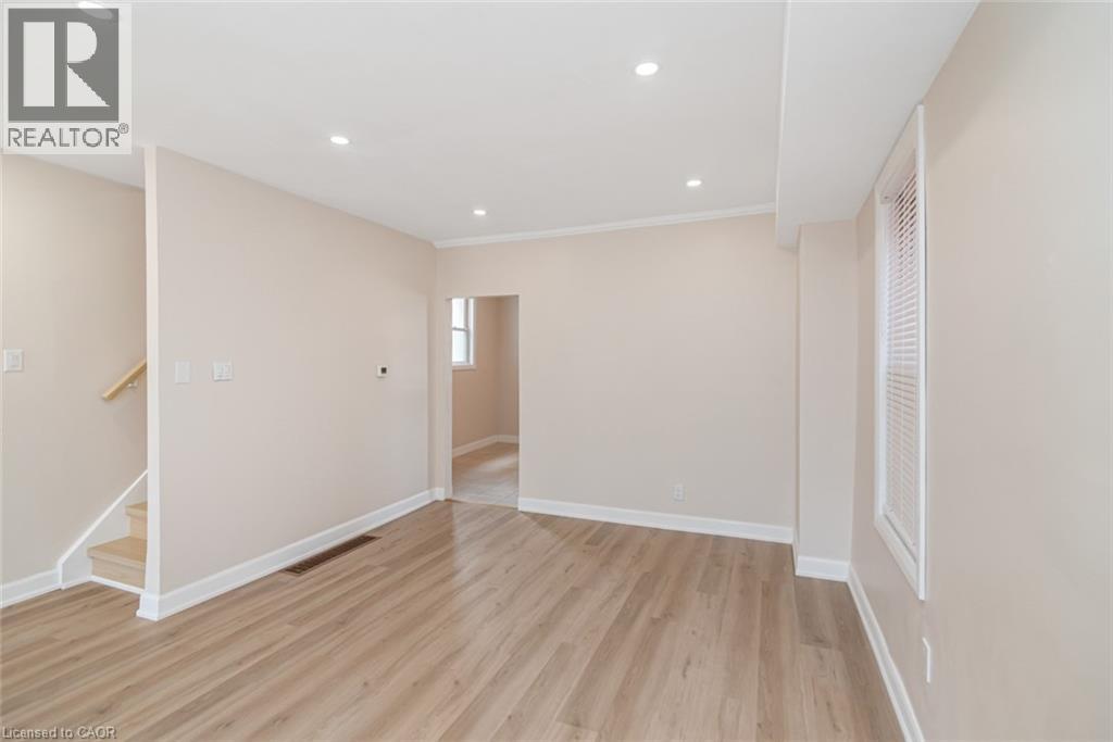 












60 KEITH Street

,
Hamilton,




Ontario
L8L3S3

