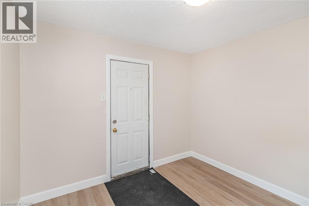 












60 KEITH Street

,
Hamilton,




Ontario
L8L3S3

