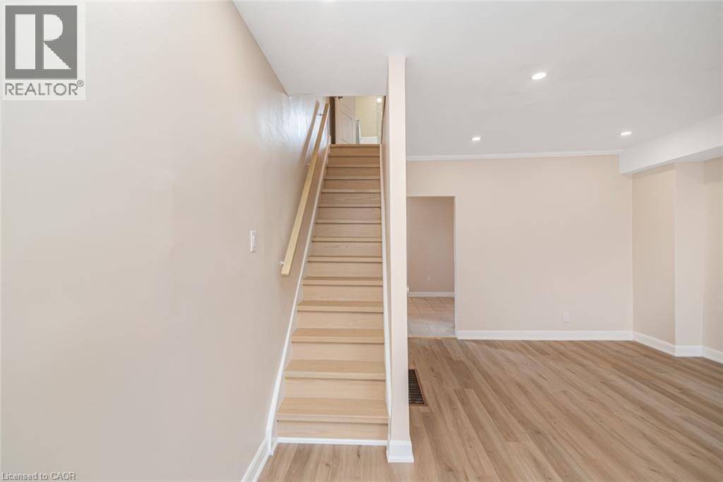 












60 KEITH Street

,
Hamilton,




Ontario
L8L3S3

