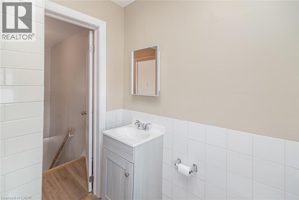 












60 KEITH Street

,
Hamilton,




Ontario
L8L3S3

