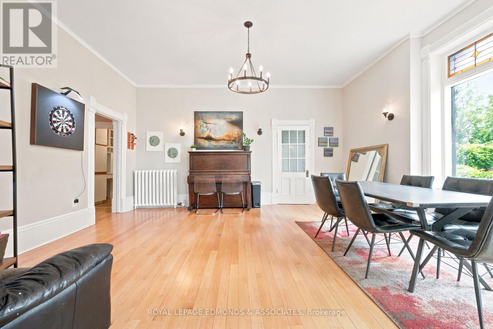












188 ESTHER STREET

,
Pembroke,




Ontario
K8A3C2

