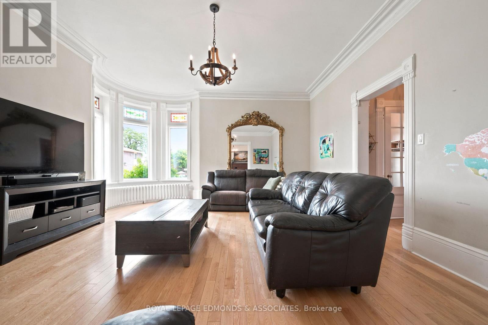 












188 ESTHER STREET

,
Pembroke,




Ontario
K8A3C2

