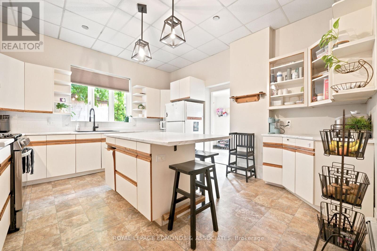 












188 ESTHER STREET

,
Pembroke,




Ontario
K8A3C2

