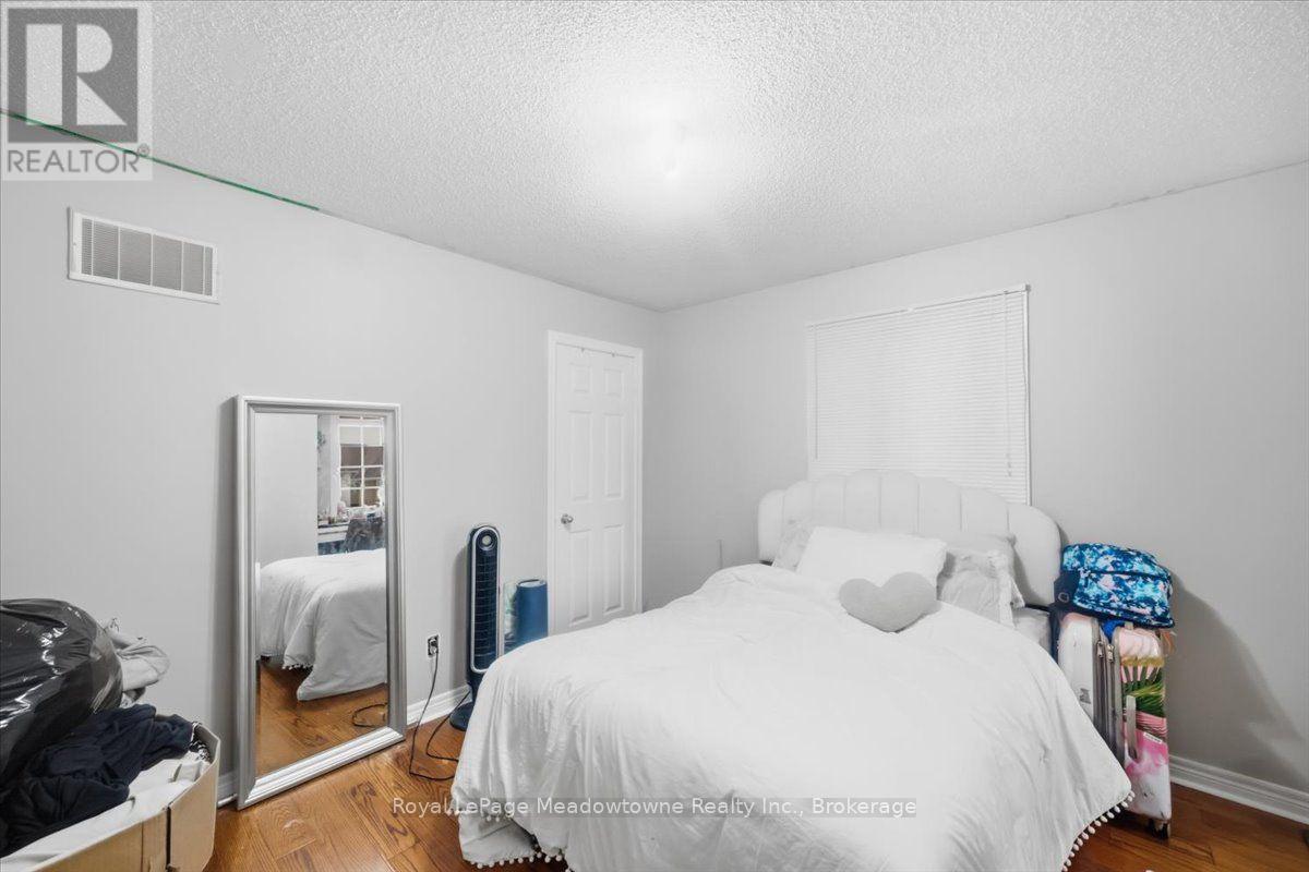 












68 GAME CREEK CRESCENT

,
Brampton (Northwest Sandalwood Parkway),




Ontario
L7A0K3

