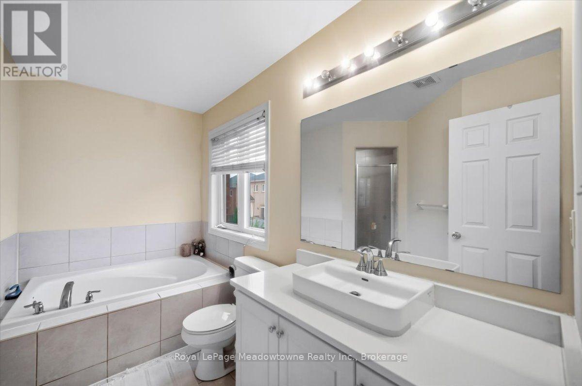 












68 GAME CREEK CRESCENT

,
Brampton (Northwest Sandalwood Parkway),




Ontario
L7A0K3

