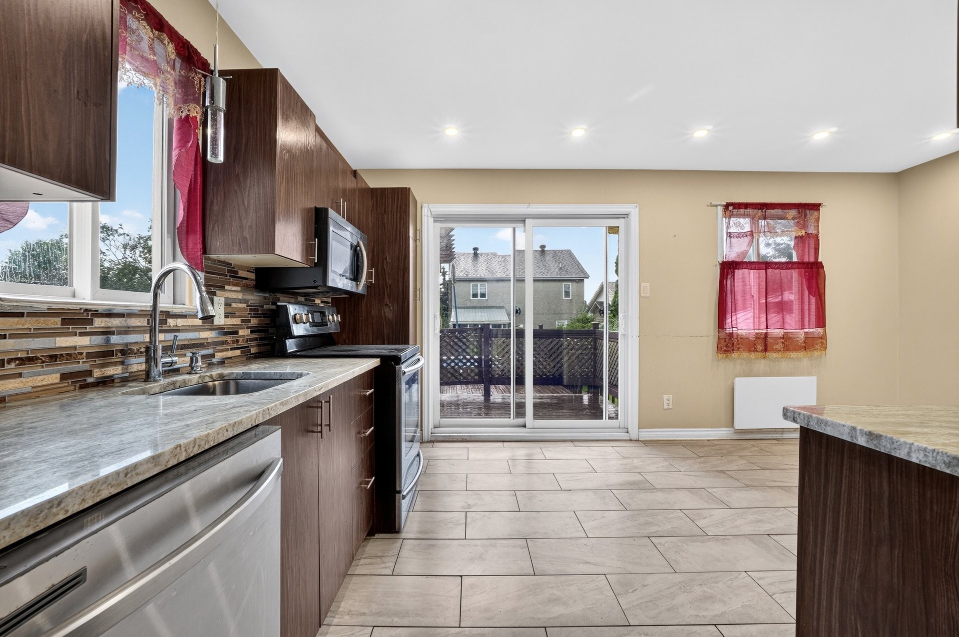 









479


Rue du Rhône

,
Terrebonne (Lachenaie),




QC
J6W5M5

