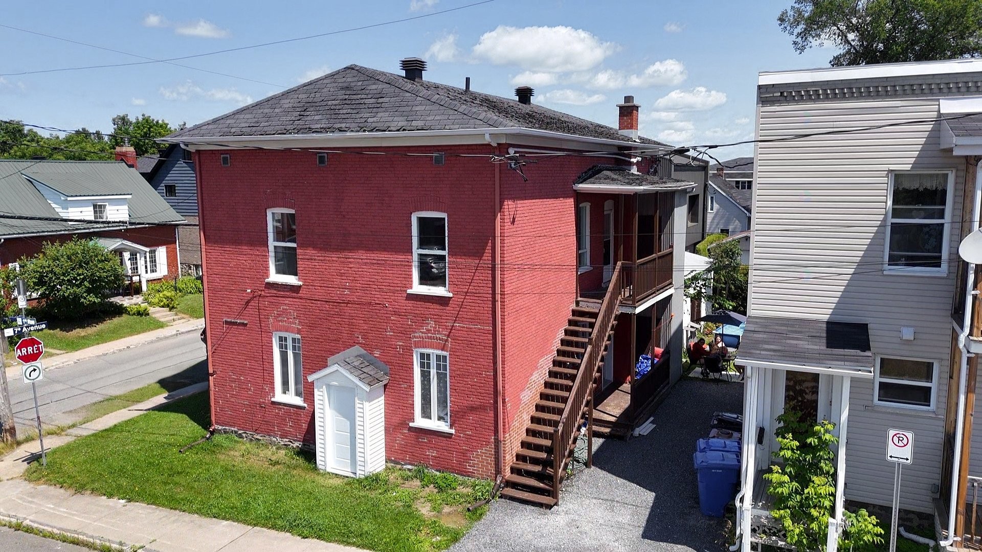 









97

 - 99


7e Avenue

,
Shawinigan,




QC
G9T2A5

