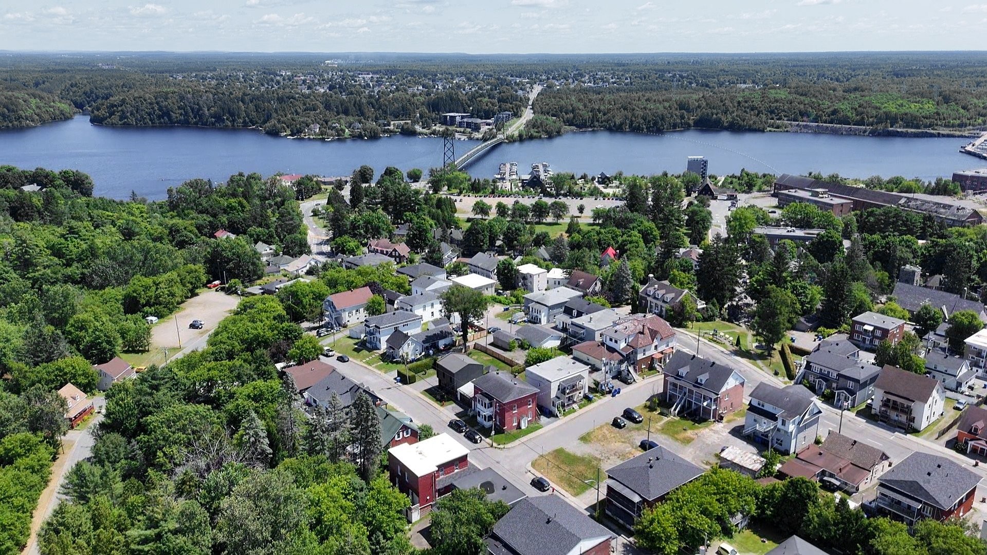 









97

 - 99


7e Avenue

,
Shawinigan,




QC
G9T2A5

