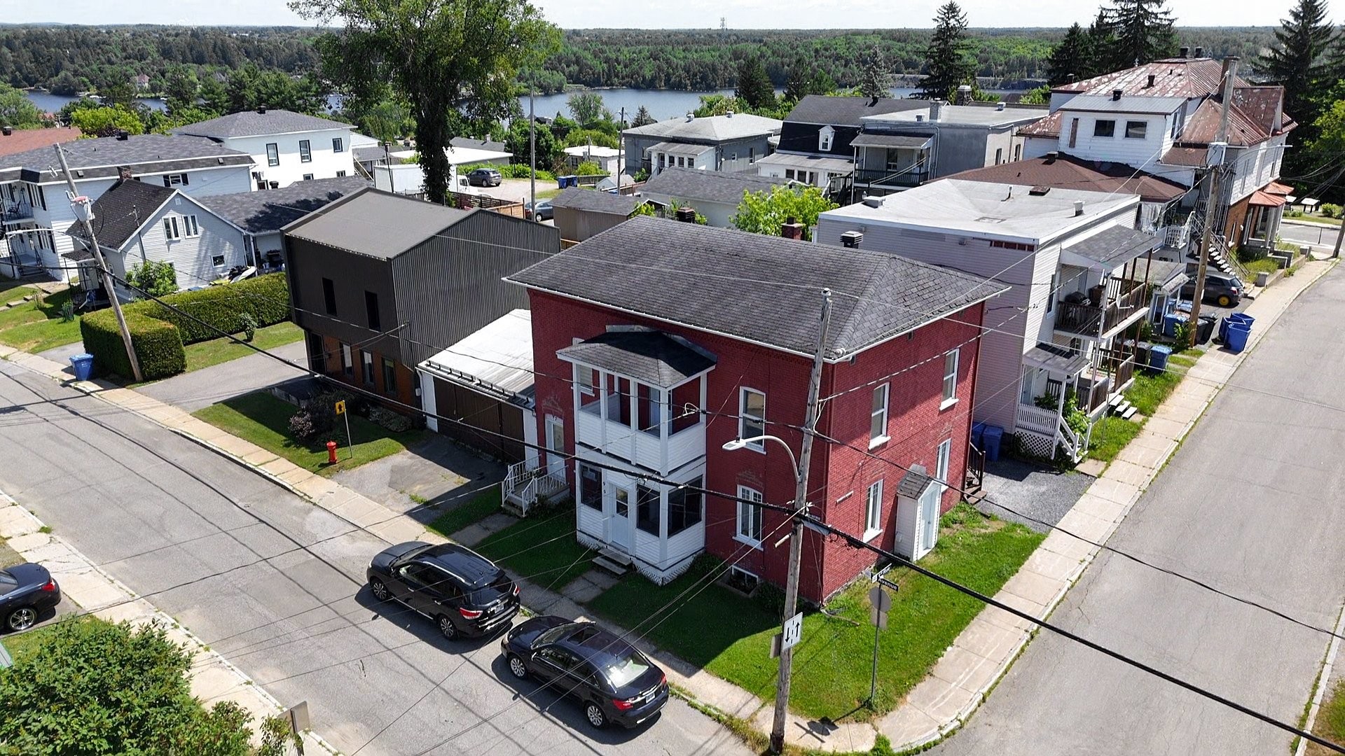 









97

 - 99


7e Avenue

,
Shawinigan,




QC
G9T2A5


